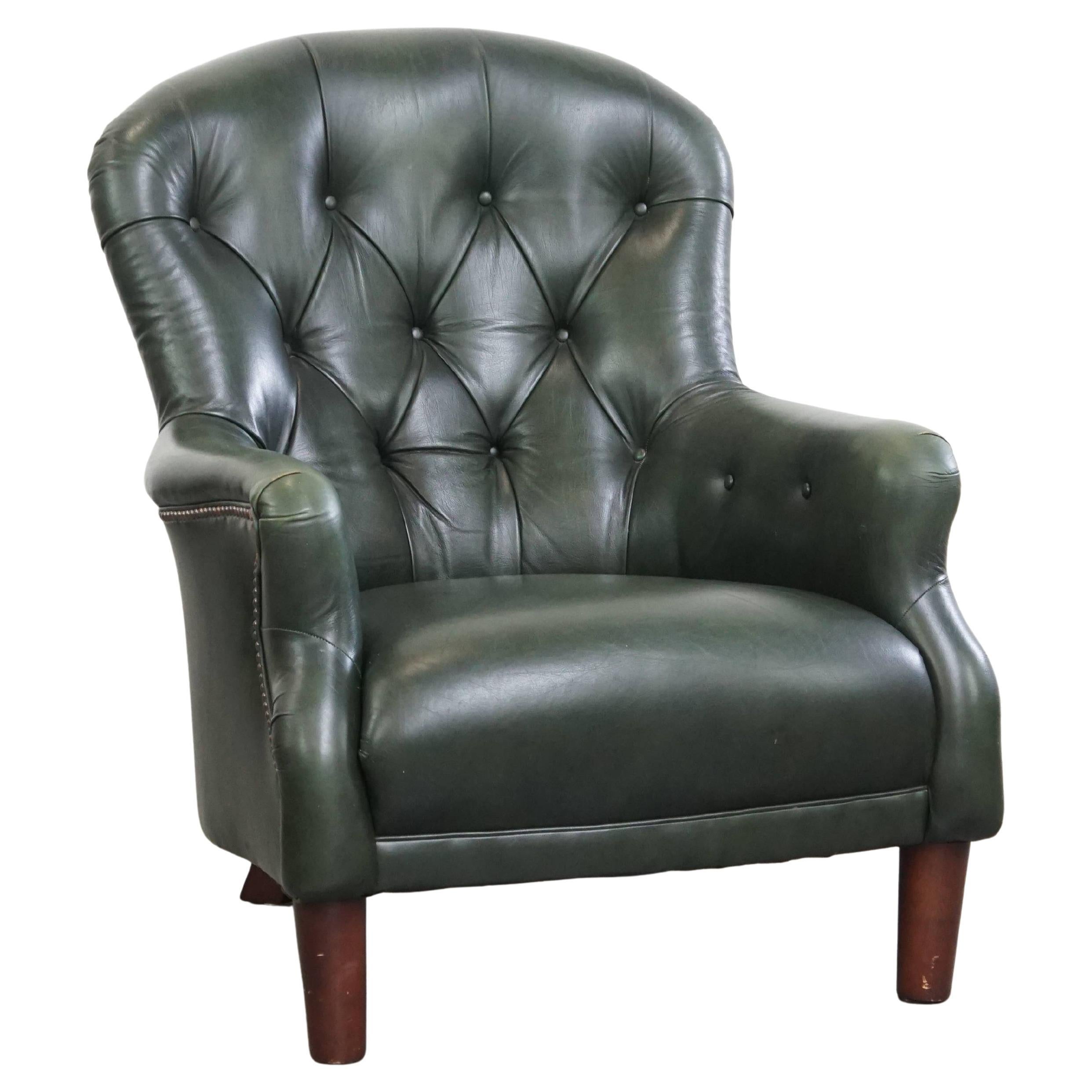 Poltrona Chesterfield in pelle di vacchetta verde in stile classico inglese in vendita