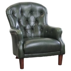 Poltrona Chesterfield in pelle di vacchetta verde in stile classico inglese