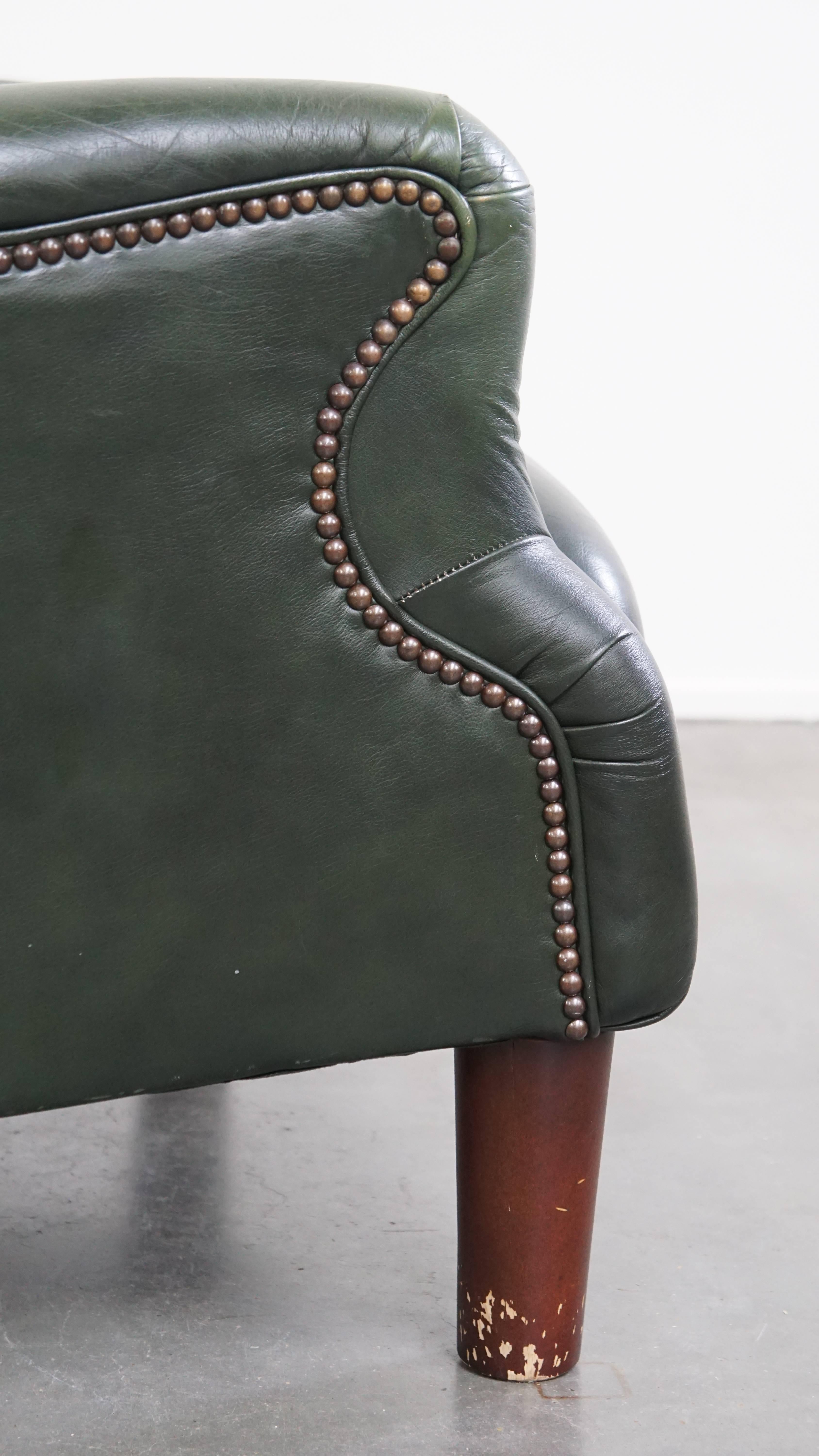 Poltrona Chesterfield in stile inglese in pelle di vacchetta verde in vendita 7