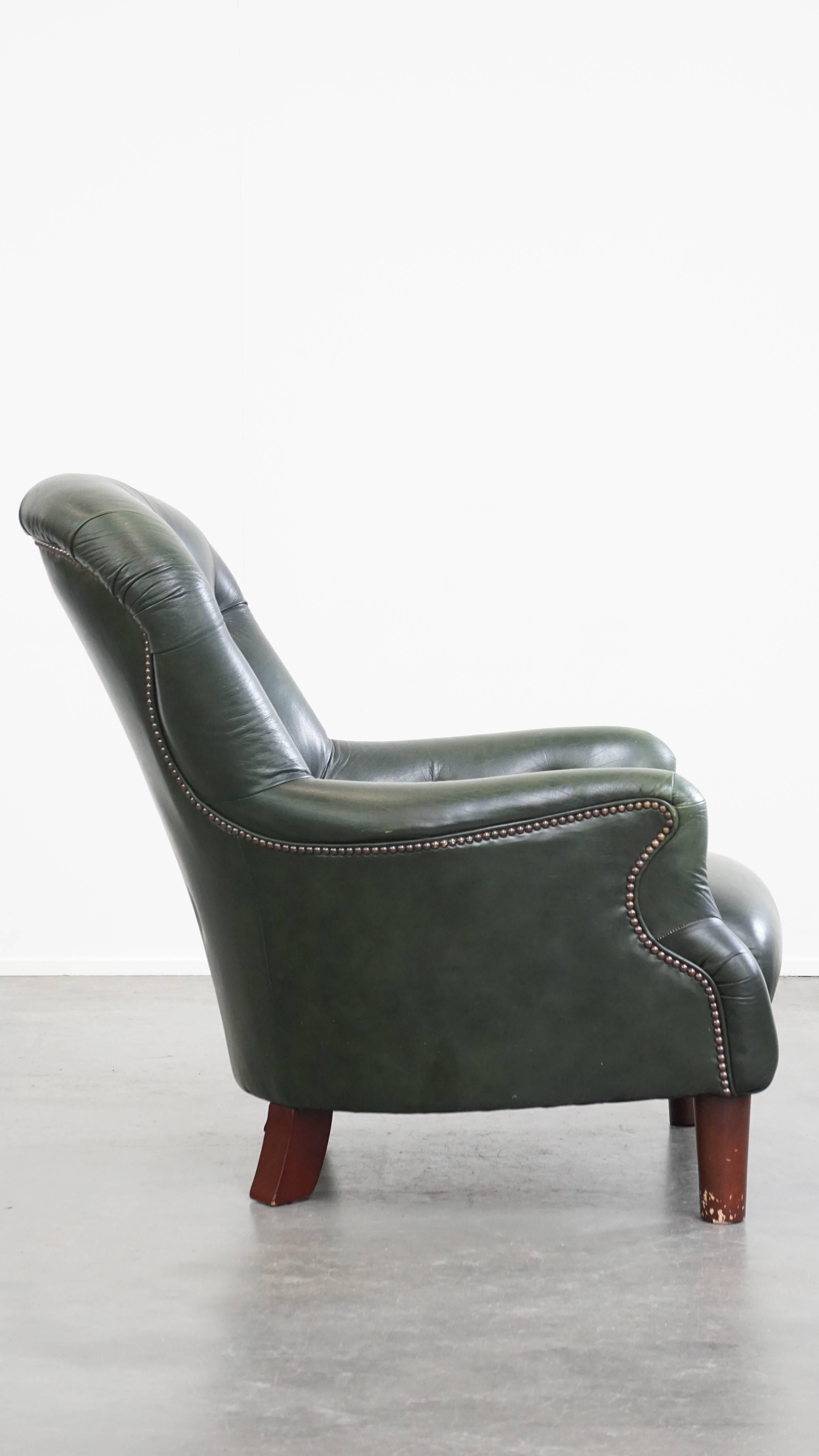 Fatto a mano Poltrona Chesterfield in stile inglese in pelle di vacchetta verde in vendita