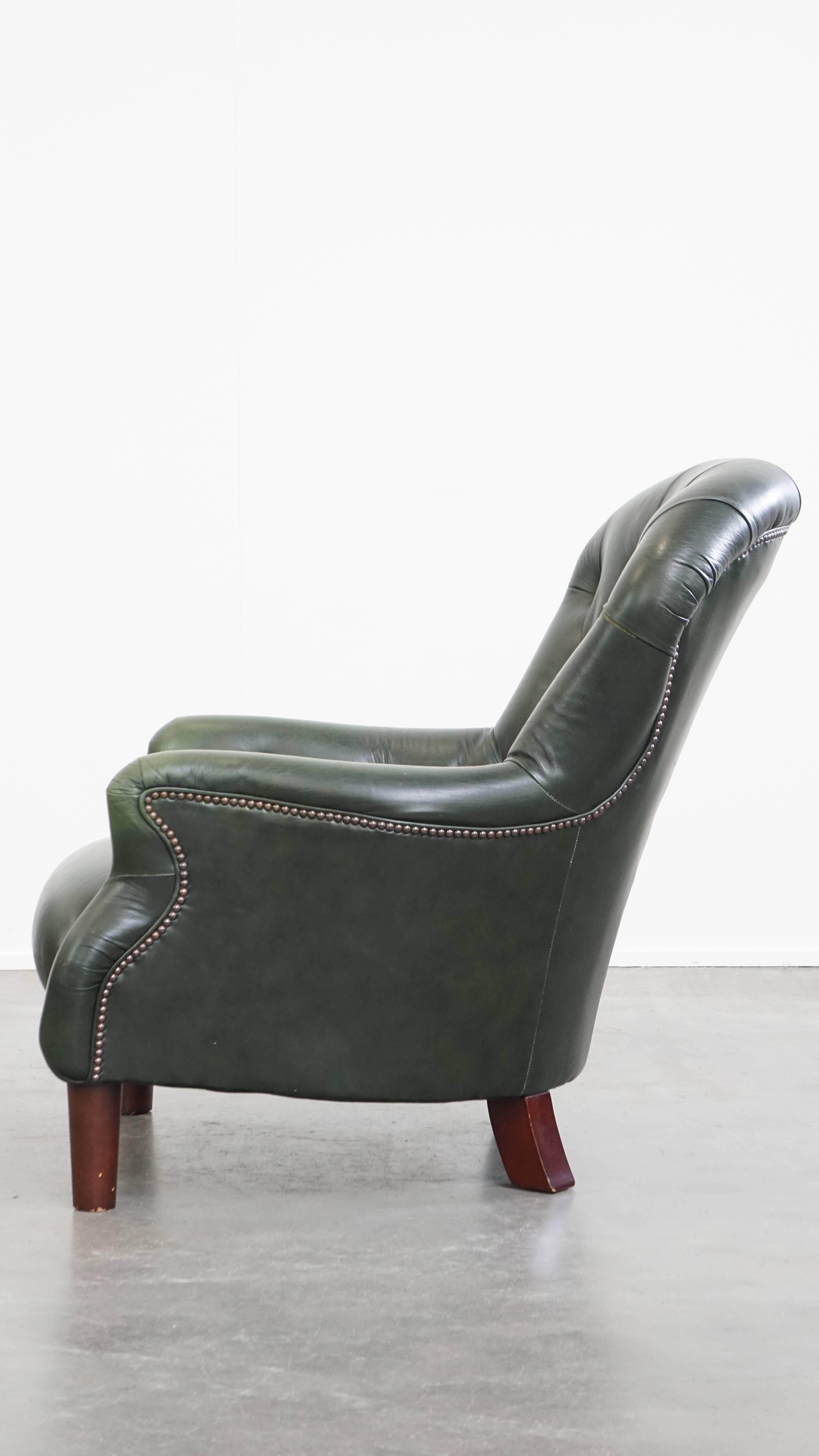 XX secolo Poltrona Chesterfield in stile inglese in pelle di vacchetta verde in vendita