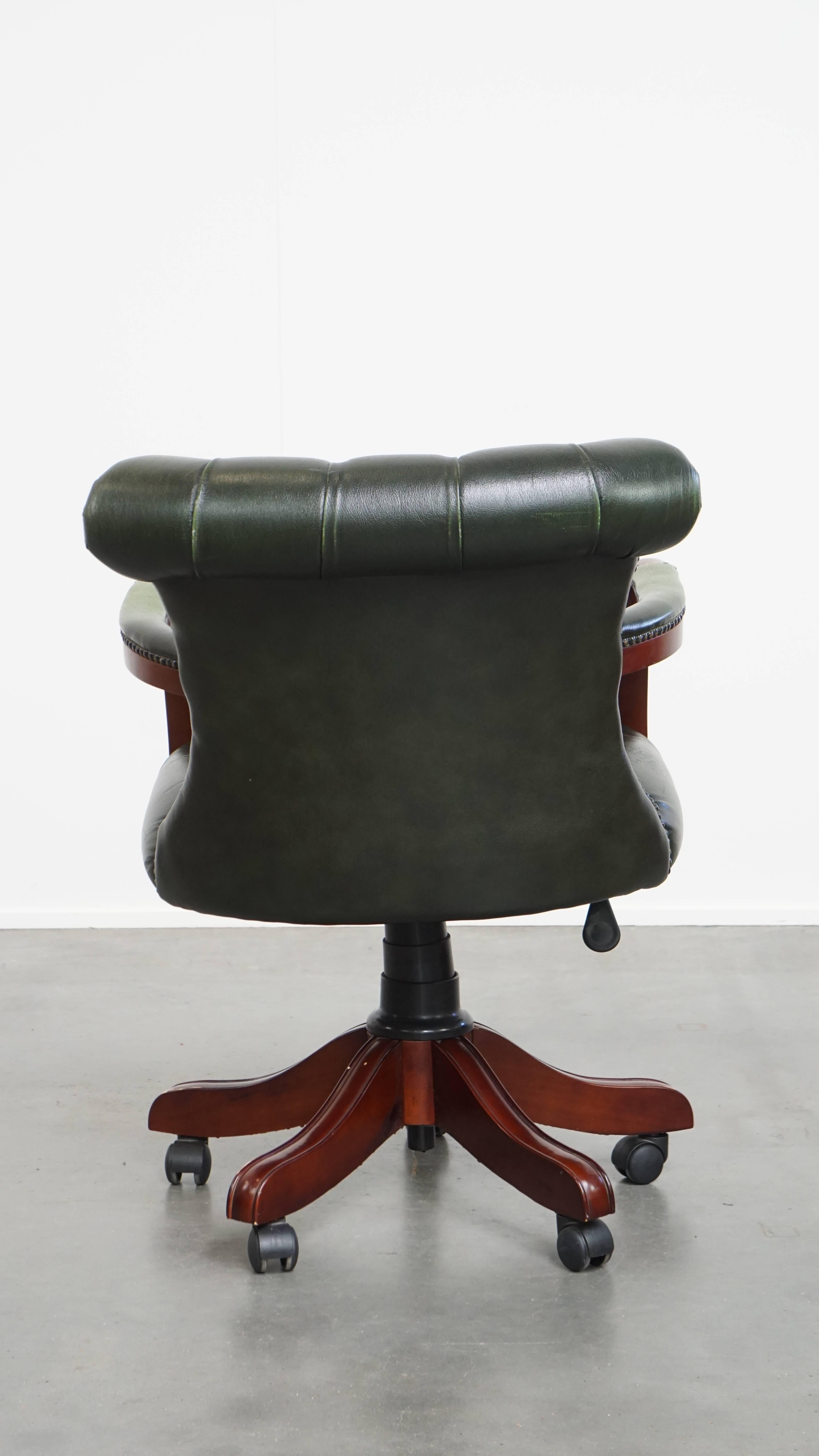 Green Cowhide Leather Chesterfield Office Chair on Wheels In Good Condition For Sale In Harderwijk, NL