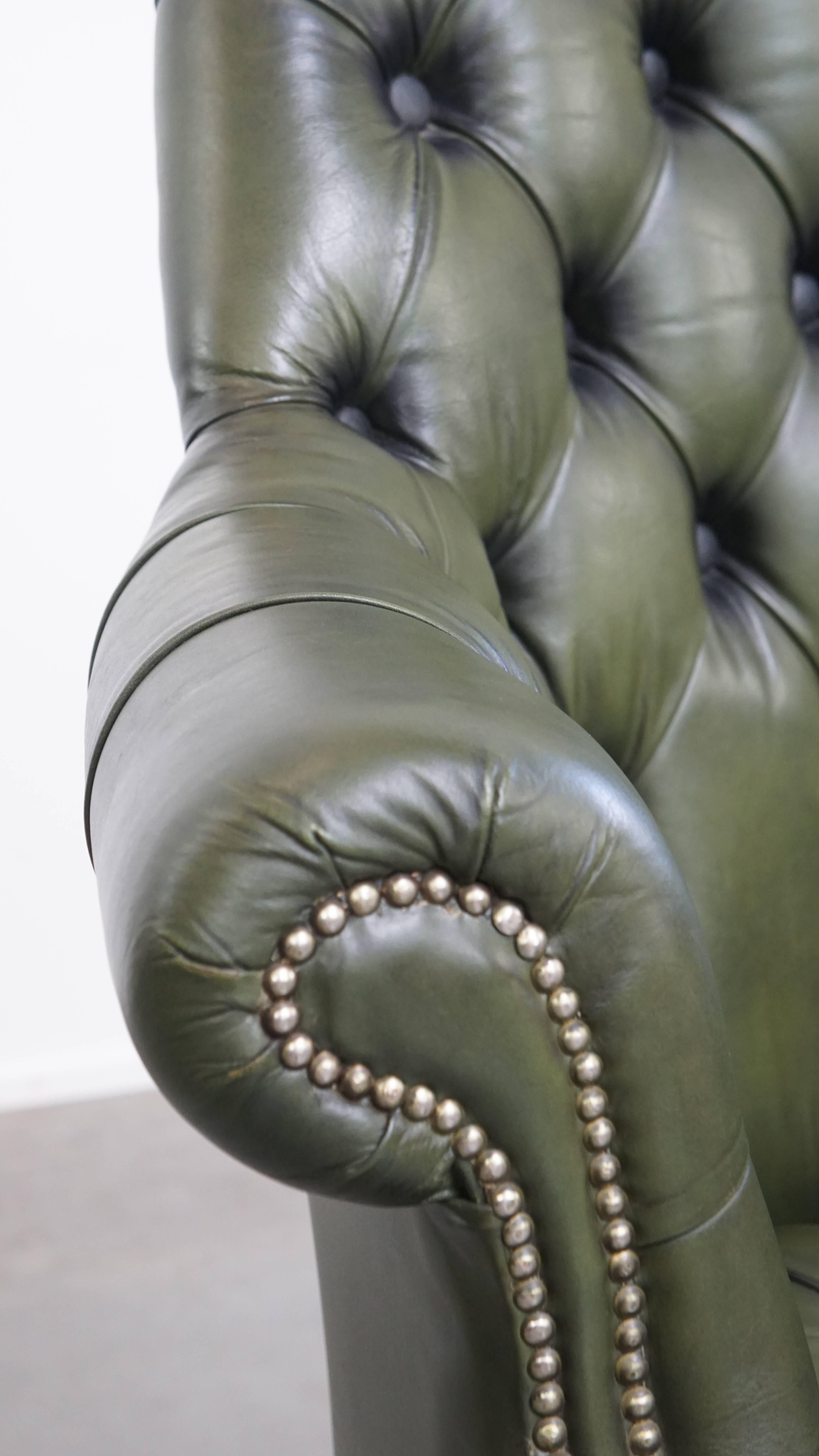 Sedia da ufficio Chesterfield su ruote in pelle di vacchetta verde con schienale alto in vendita 4