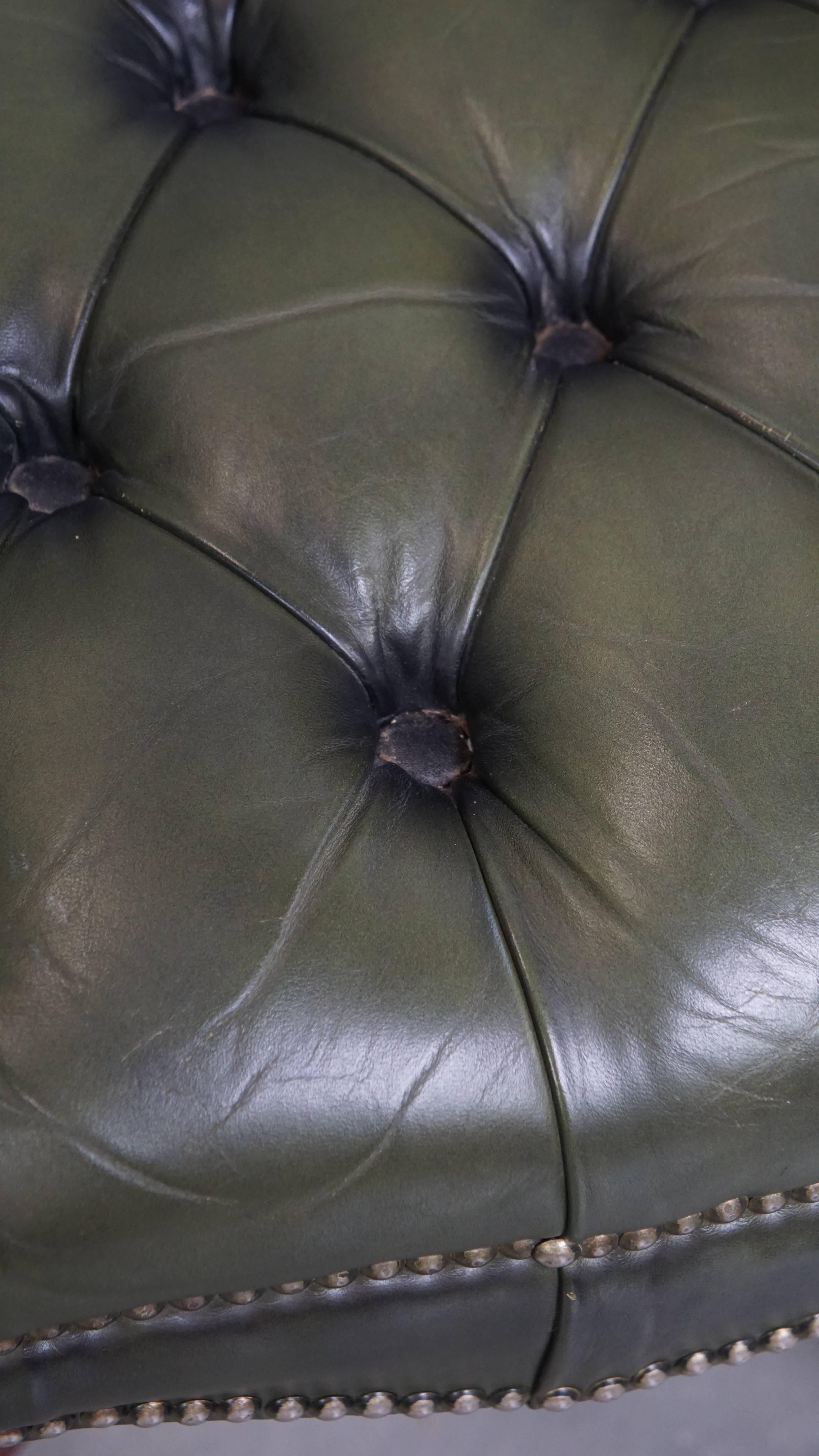 Sedia da ufficio Chesterfield su ruote in pelle di vacchetta verde con schienale alto in vendita 7