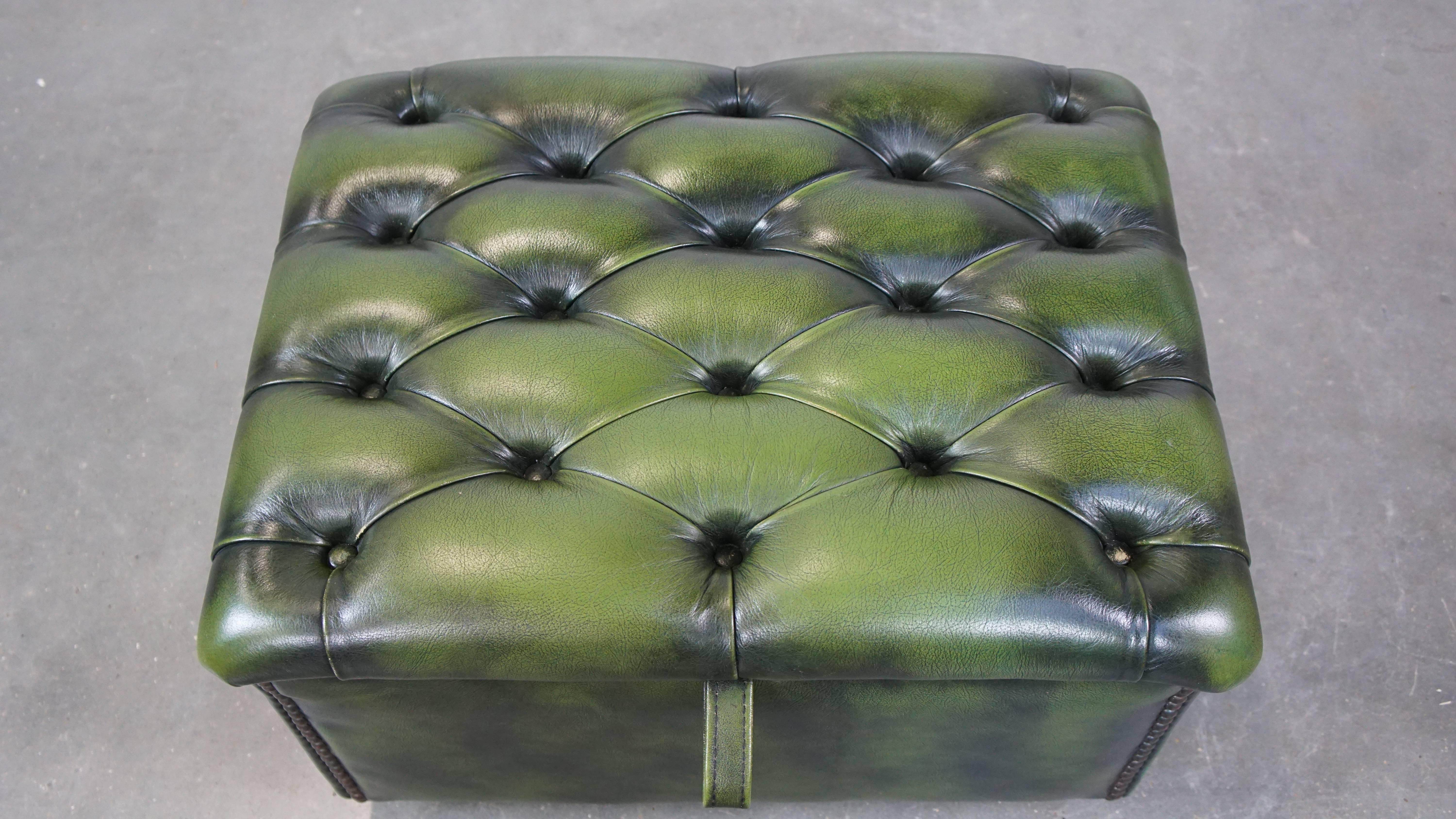Cuir de vache Green Cowhide Leather Chesterfield Ottoman/Storage Pouf with Wheels en vente