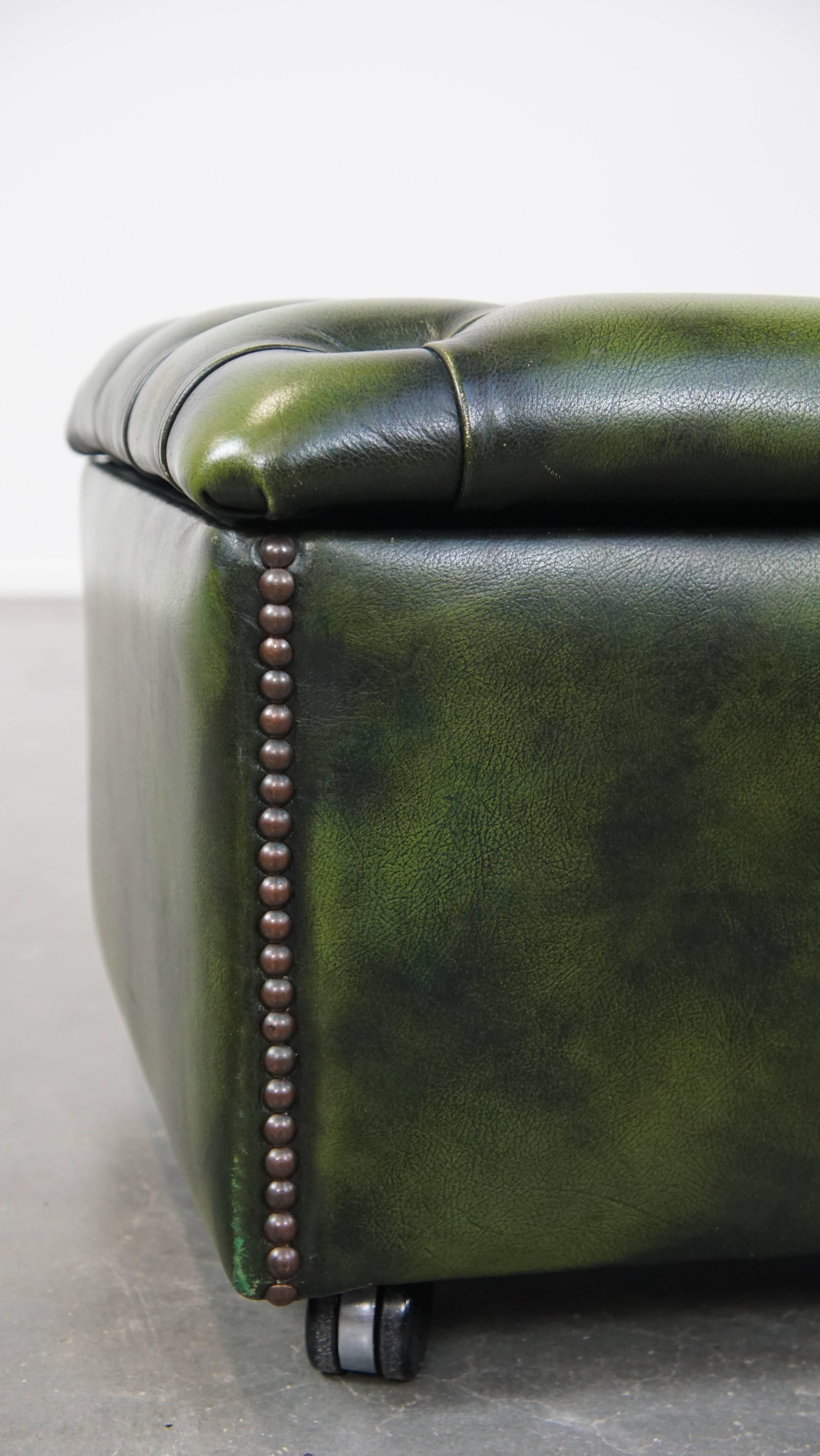 Green Cowhide Leather Chesterfield Ottoman/Storage Pouf with Wheels en vente 1