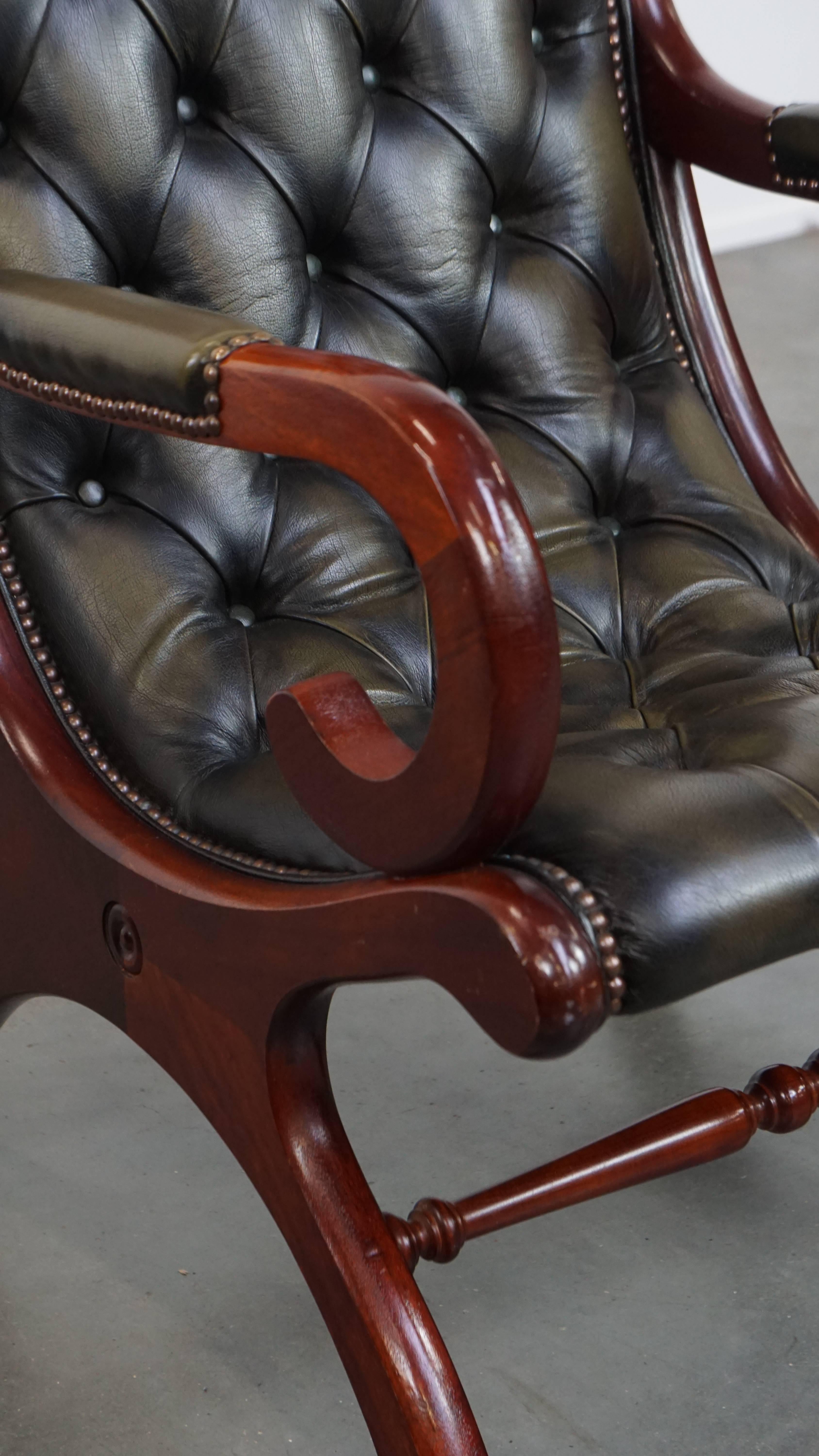 Englischer Chesterfield-Sessel aus grünem Rindsleder in Grün im Angebot 5