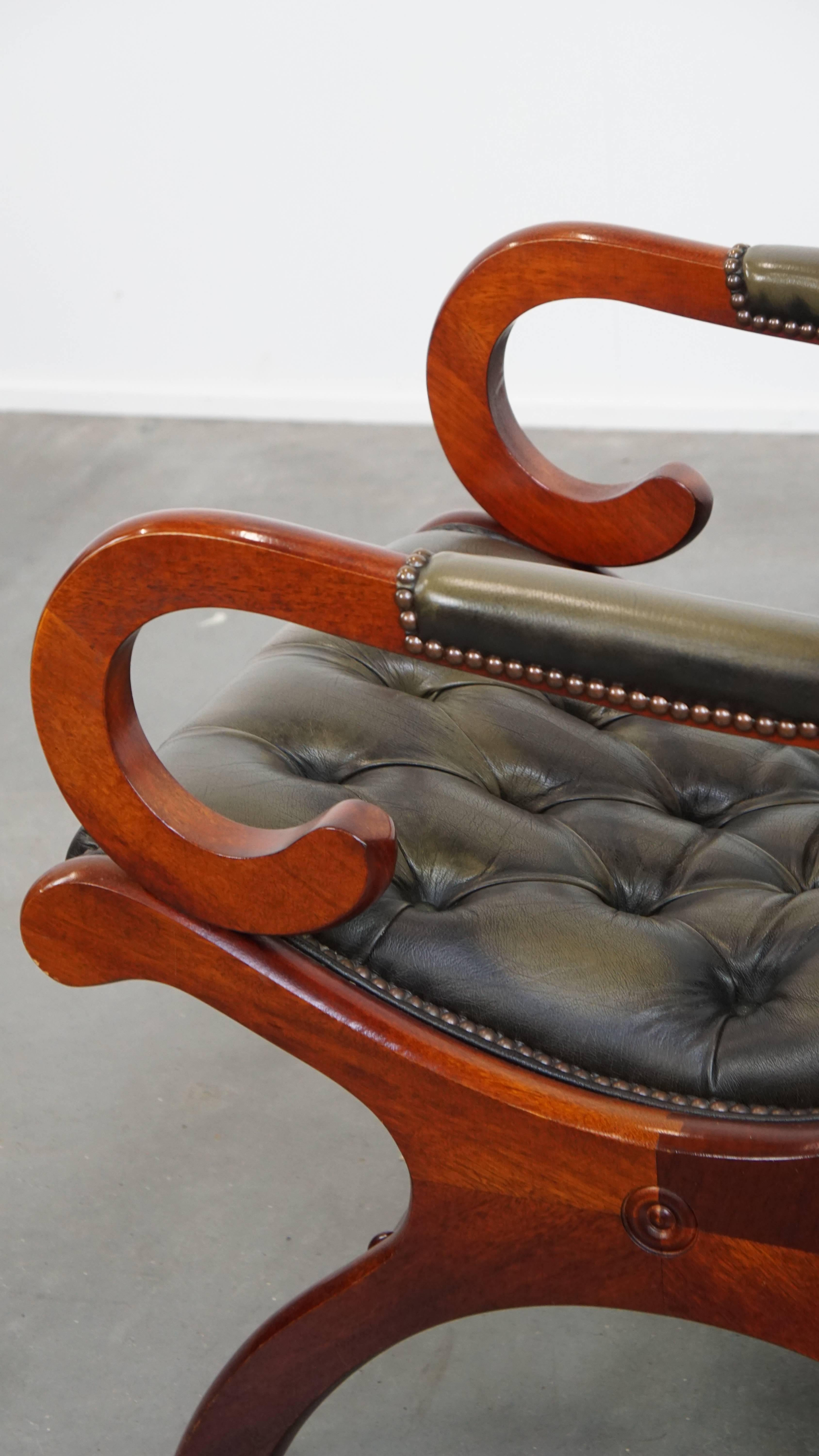 Englischer Chesterfield-Sessel aus grünem Rindsleder in Grün im Angebot 7