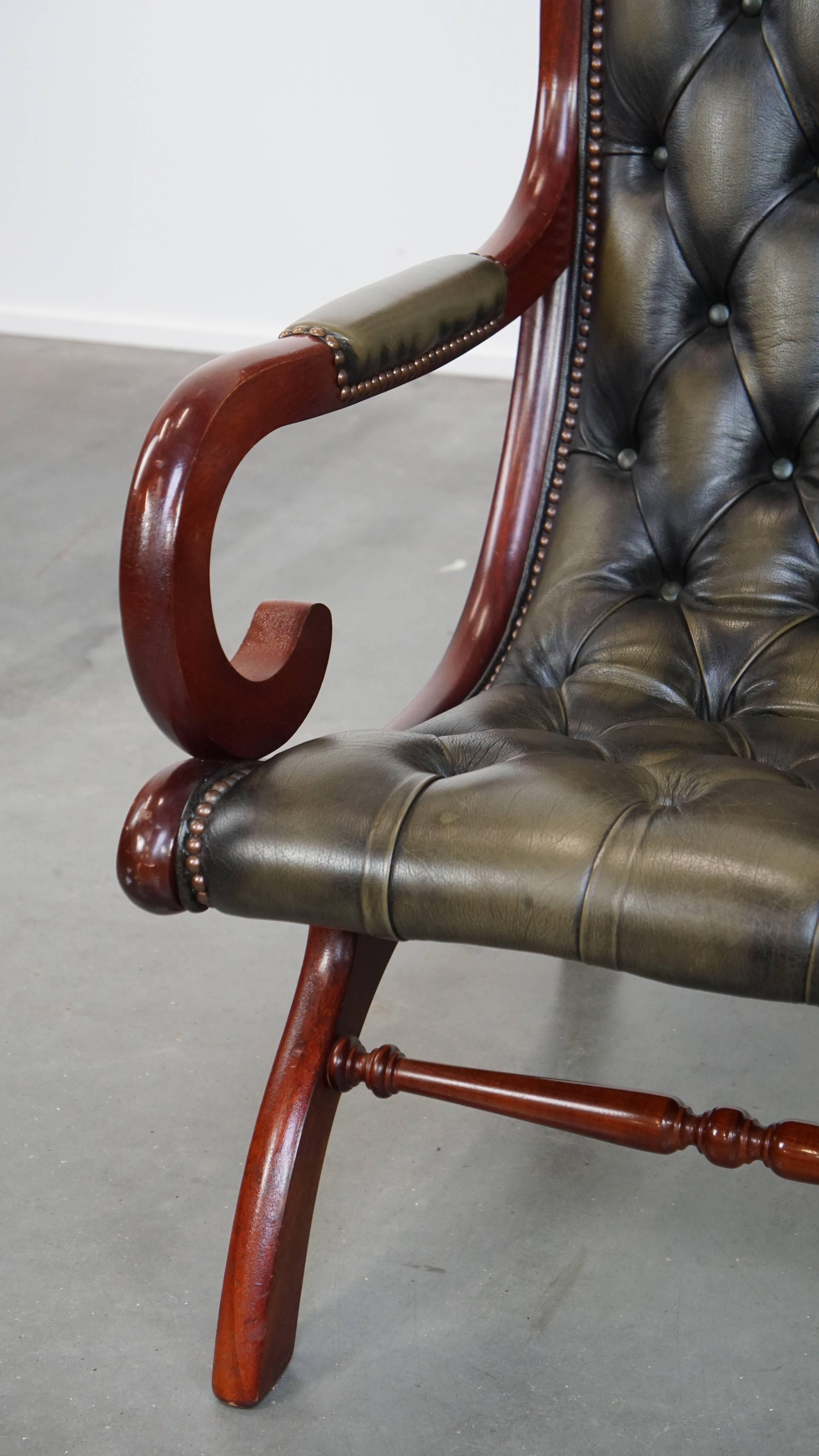 Englischer Chesterfield-Sessel aus grünem Rindsleder in Grün im Angebot 4
