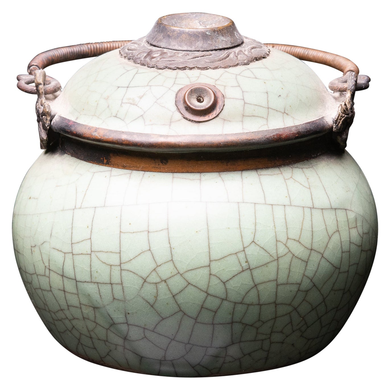 Pipe d'eau de table en porcelaine verte craquele avec sangle en mtal du Vietnam en vente