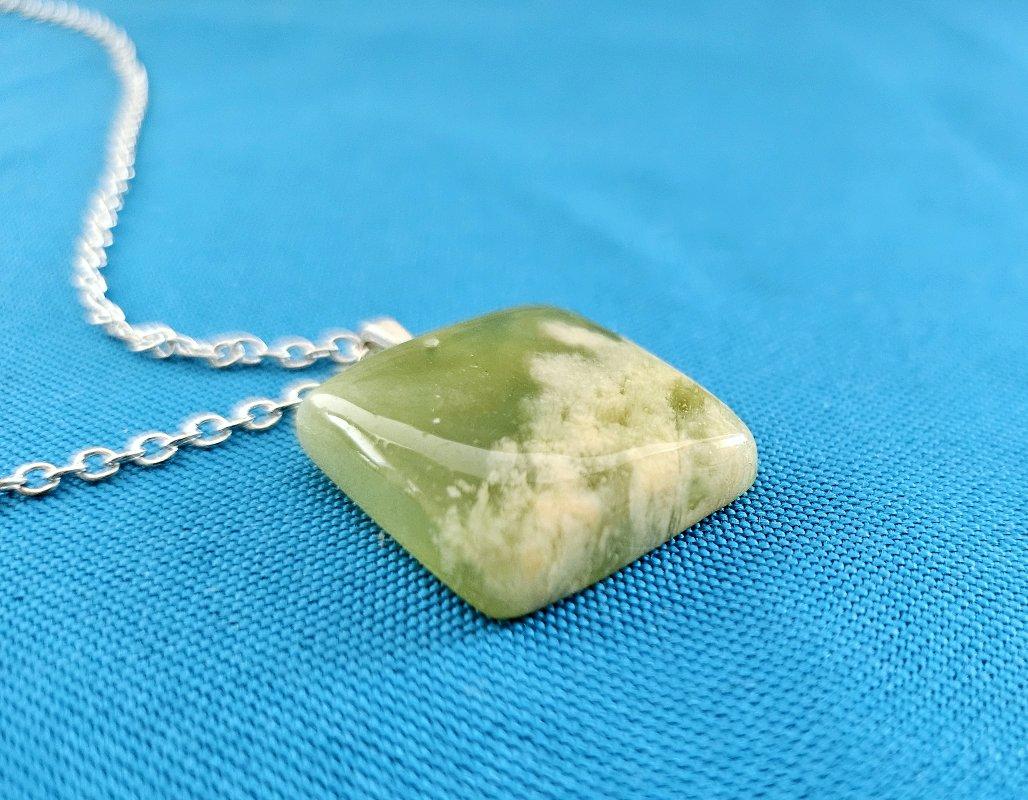 20th Century Green & Cream Semiprecious Stone Pendant Necklace, a Delicate Soft Square Shape For Sale