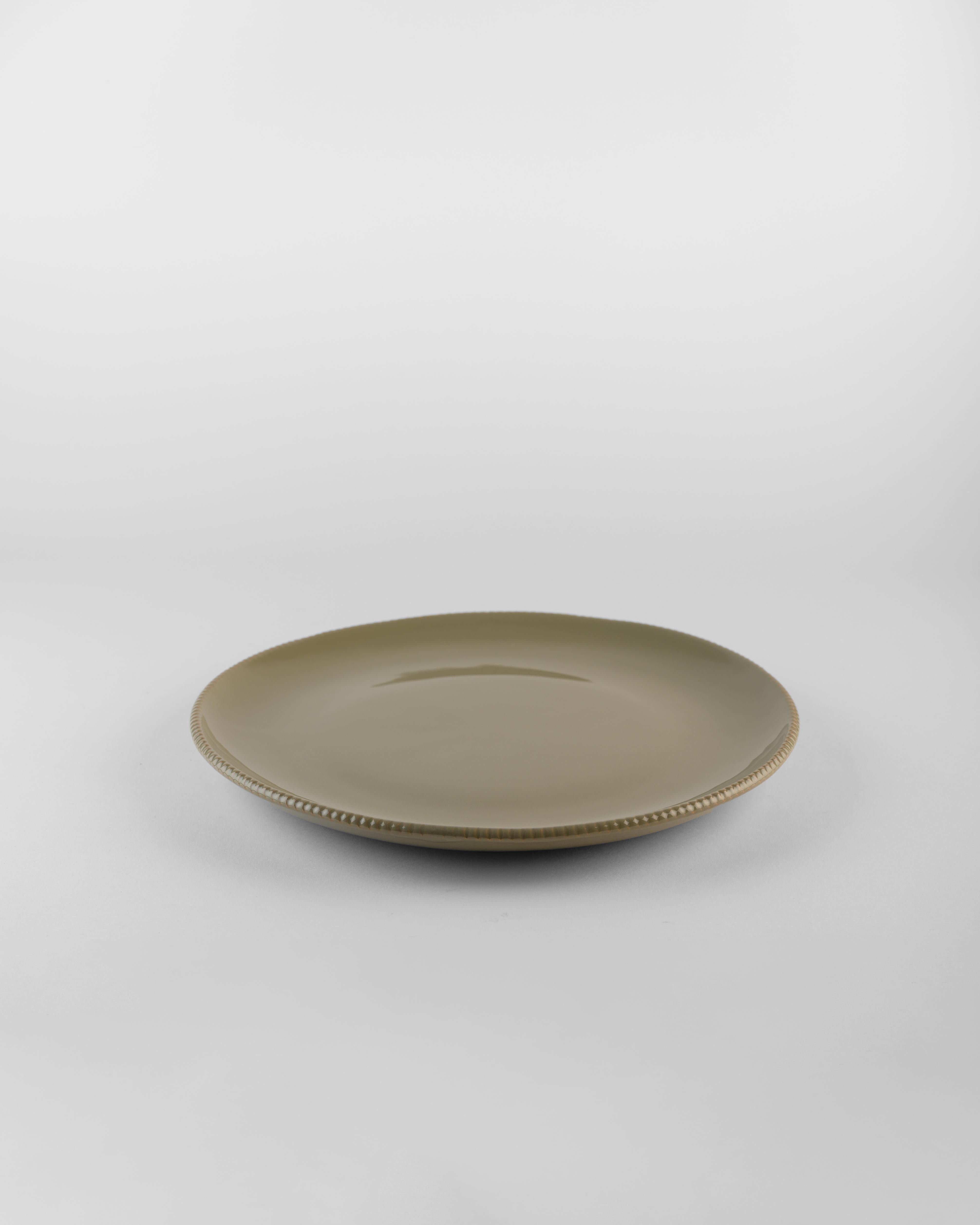 Platos verdes almenados: Sopa, soporte, plato auxiliar para 4. Hecho a mano en Italia 2024 en Nuevo estado para la venta en San Miniato PI, IT
