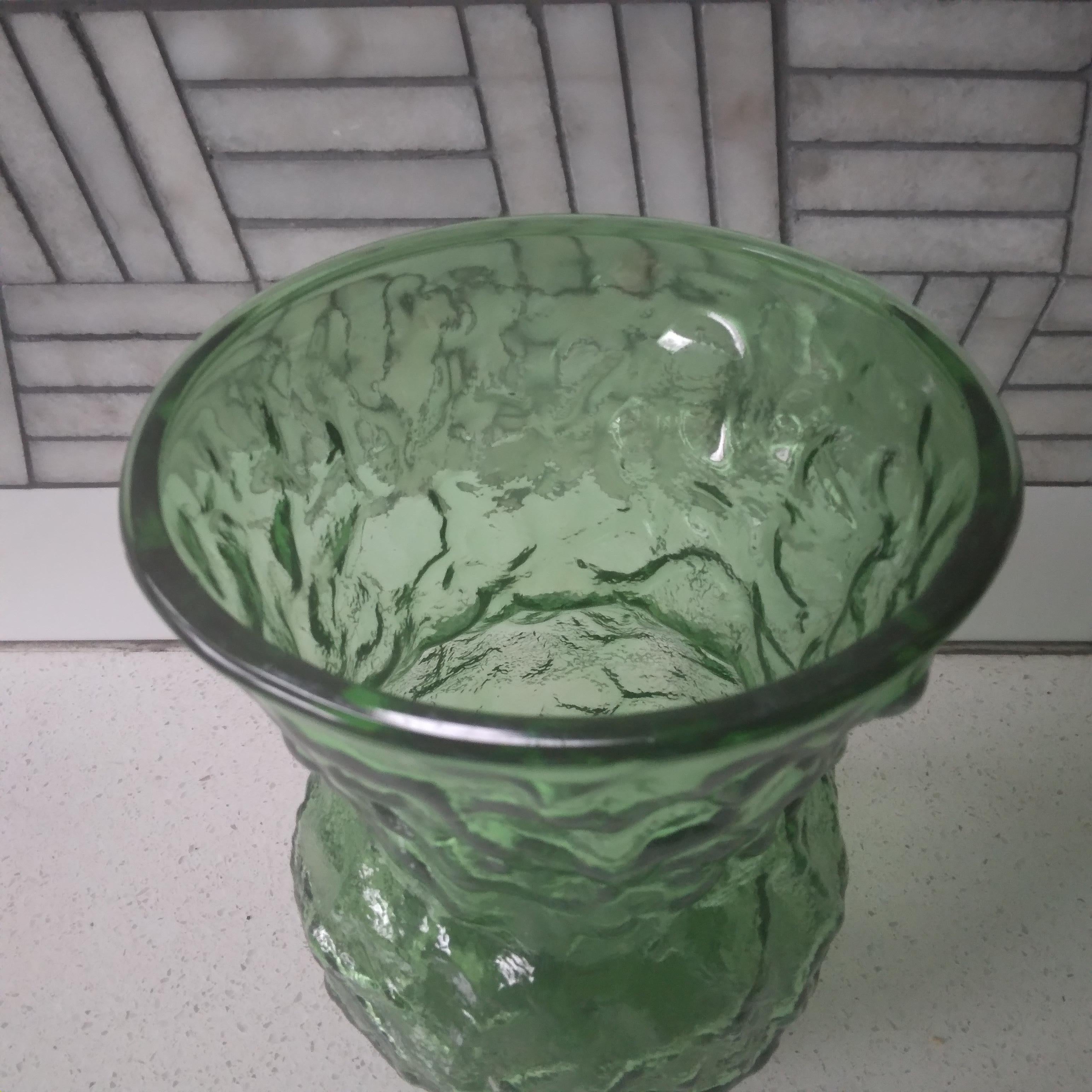 Mid-Century Modern Green Crinkle Glass Vase by Brody Co. Cleveland, OH  For Sale