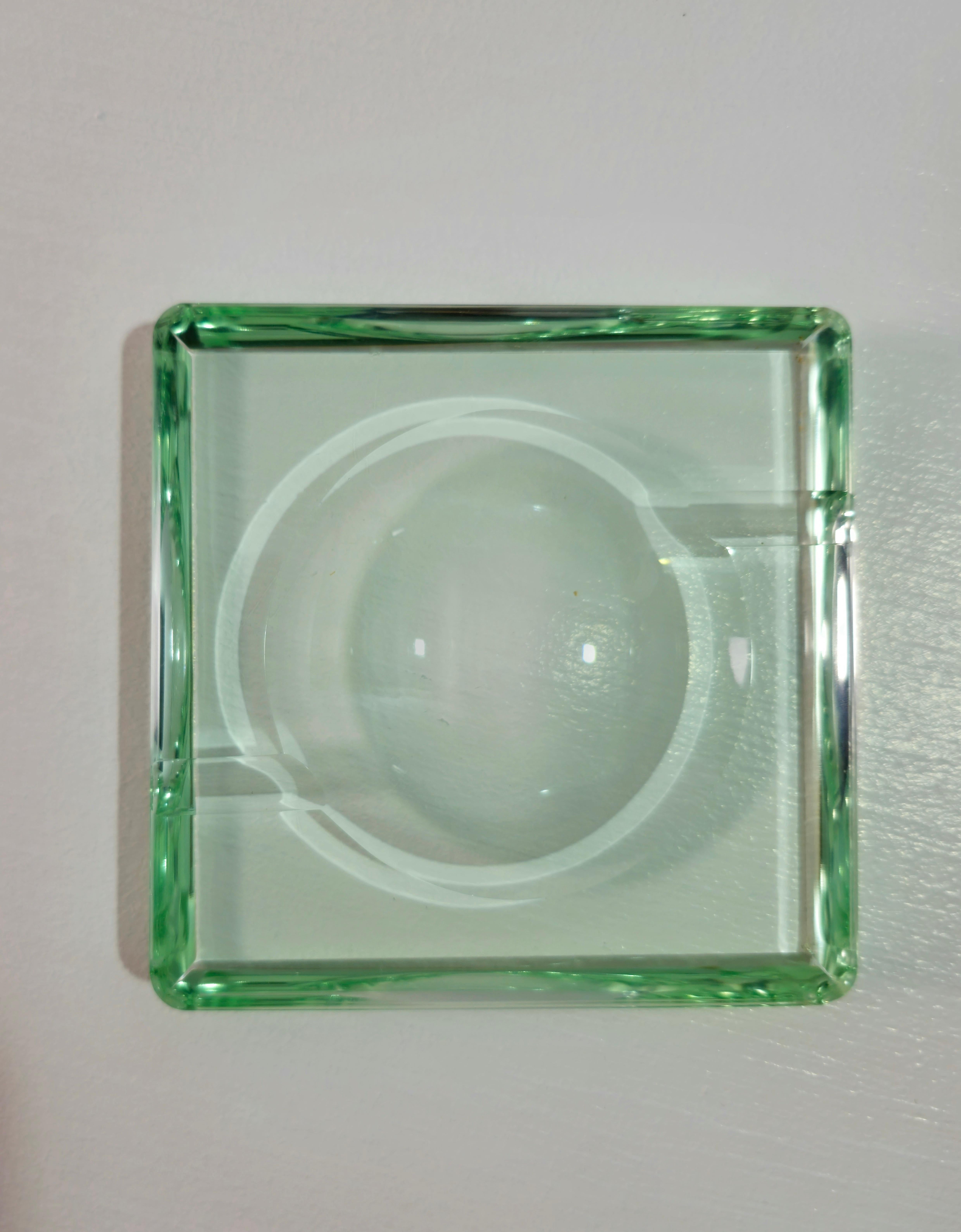 Aschenbecher aus grünem Kristall von Fontana Arte, Mid-Century Modern Design, Italien 1960er Jahre (Moderne der Mitte des Jahrhunderts) im Angebot