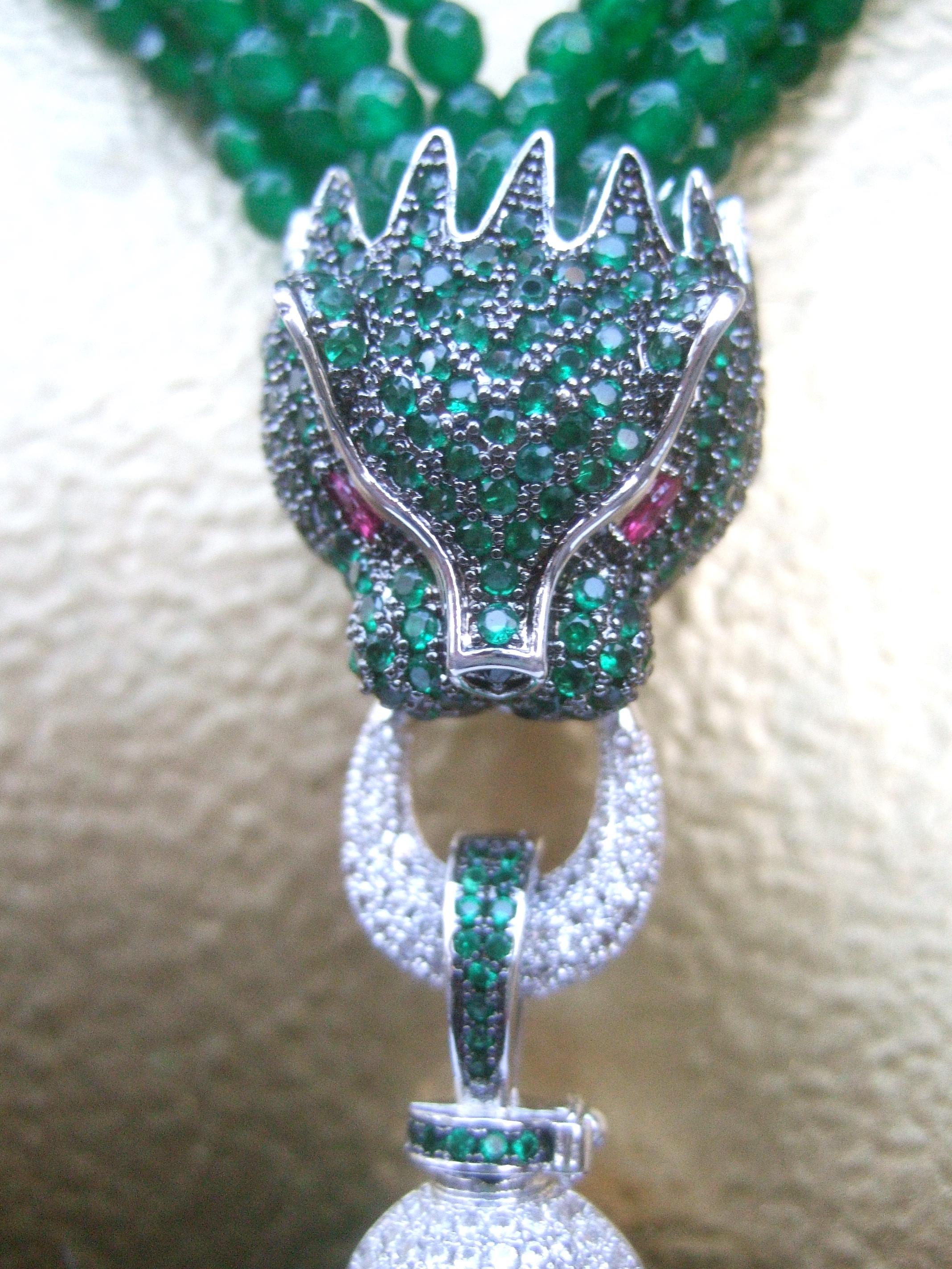 Collana con nappe con testa di pantera in cristallo verde, anni '90 ca. in vendita 3