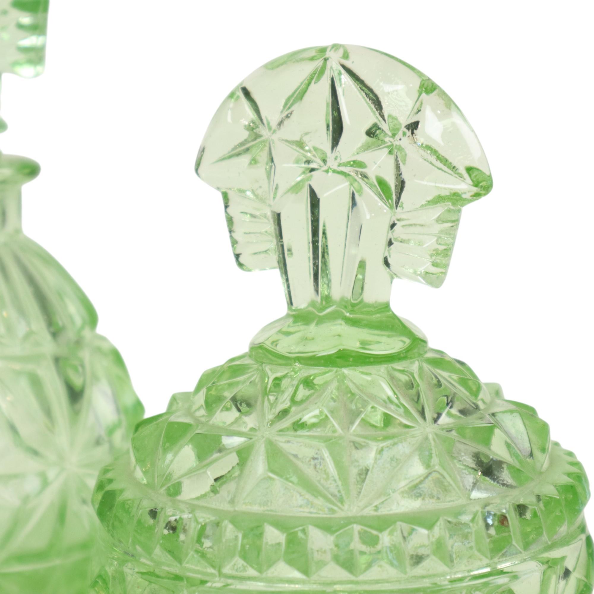 Set da toilette in cristallo verde Set da boudoir in stile Art Deco Profumo in vendita 3