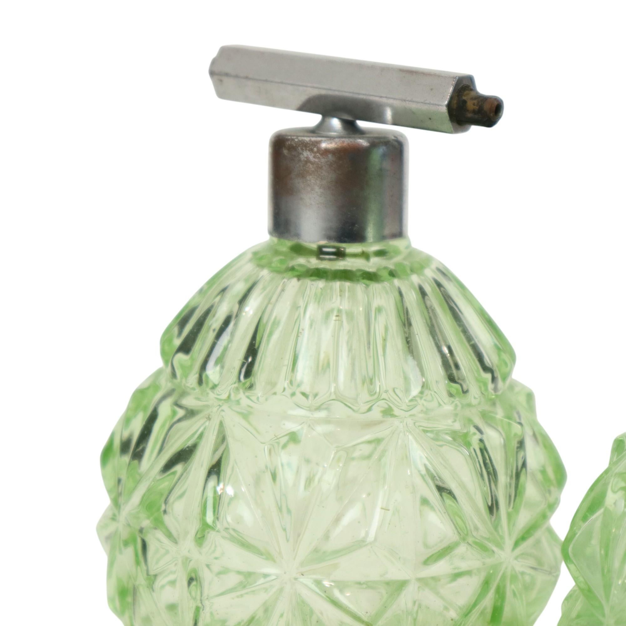 Set da toilette in cristallo verde Set da boudoir in stile Art Deco Profumo in vendita 4