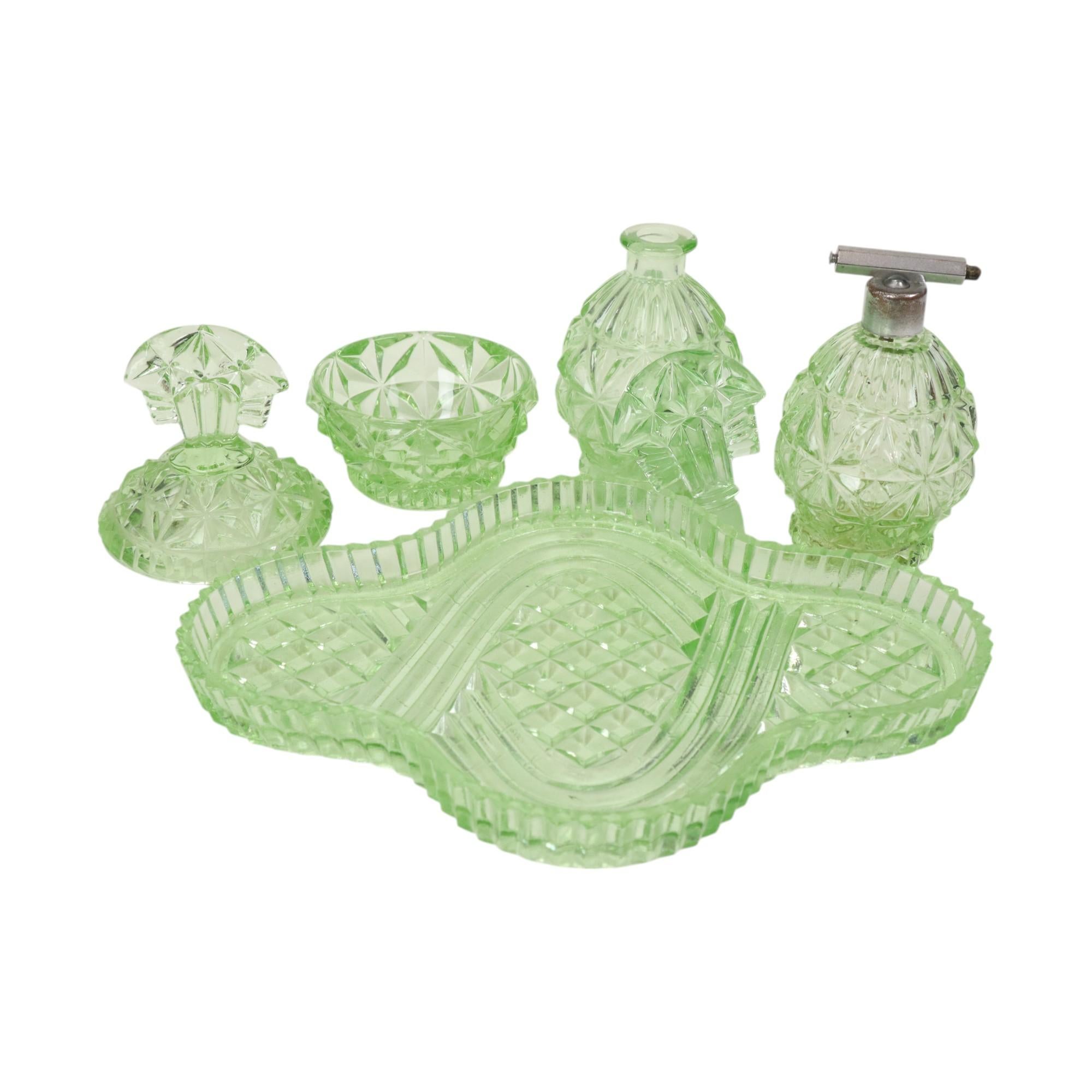 Art Déco Set da toilette in cristallo verde Set da boudoir in stile Art Deco Profumo in vendita