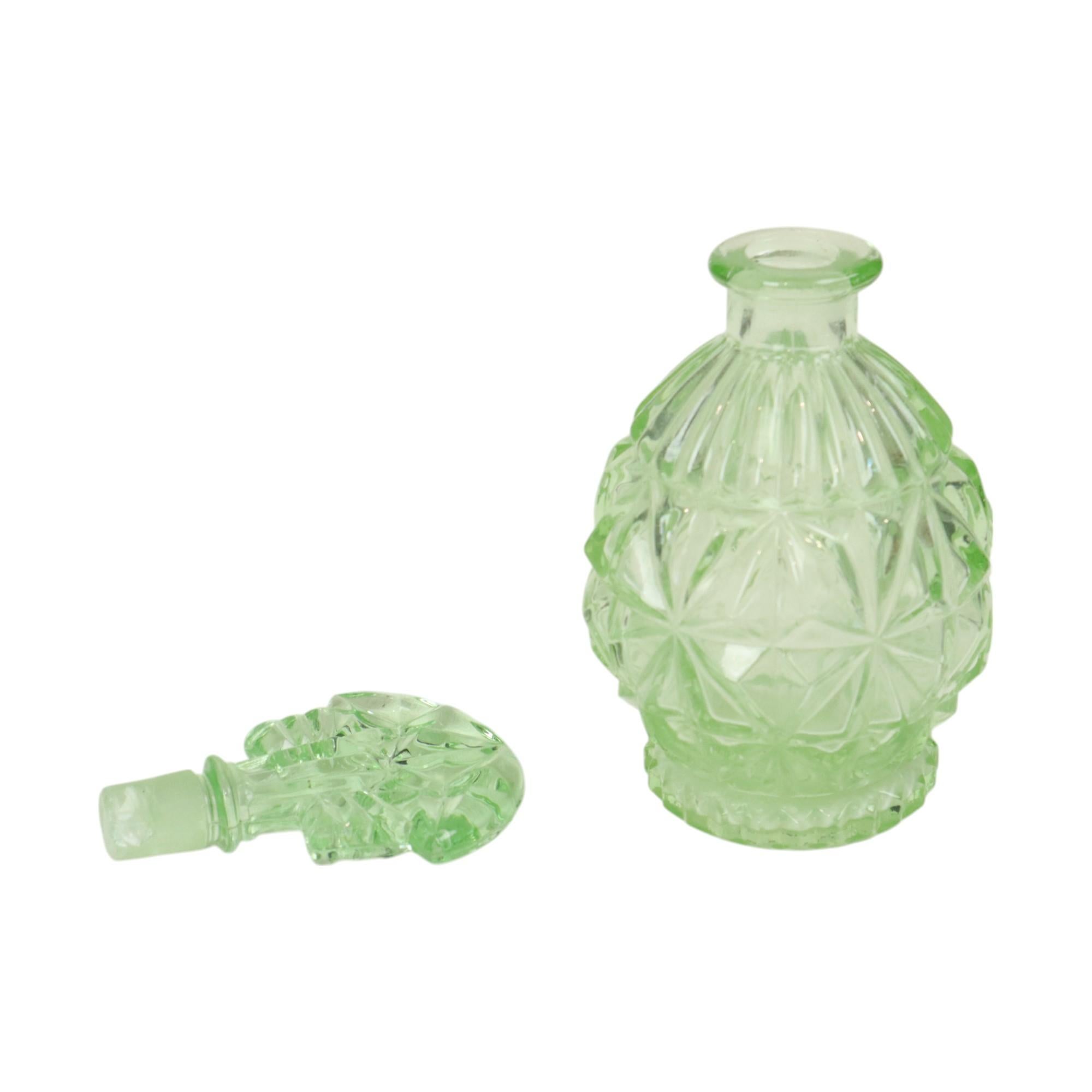 Metà XX secolo Set da toilette in cristallo verde Set da boudoir in stile Art Deco Profumo in vendita