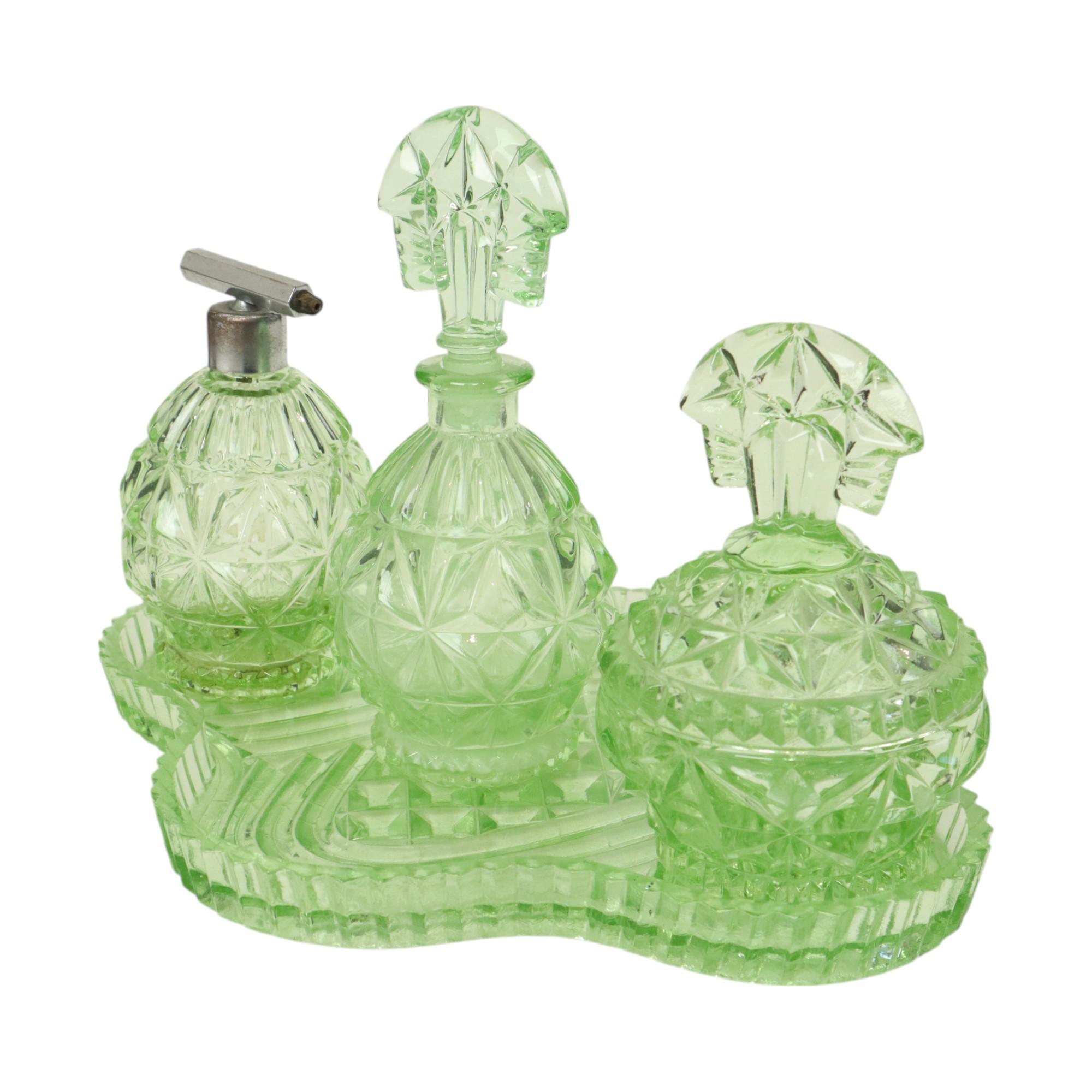 Set da toilette in cristallo verde Set da boudoir in stile Art Deco Profumo in vendita 2