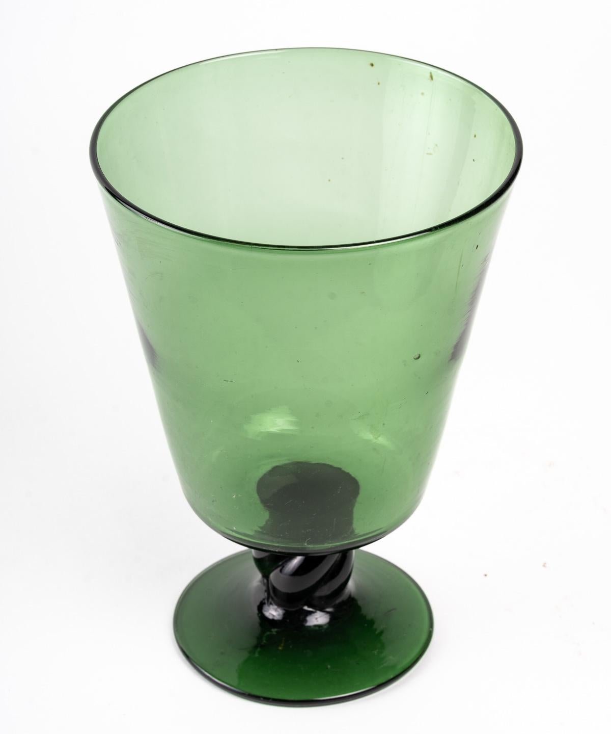 Vase en cristal vert, XXe siècle Bon état - En vente à Saint-Ouen, FR