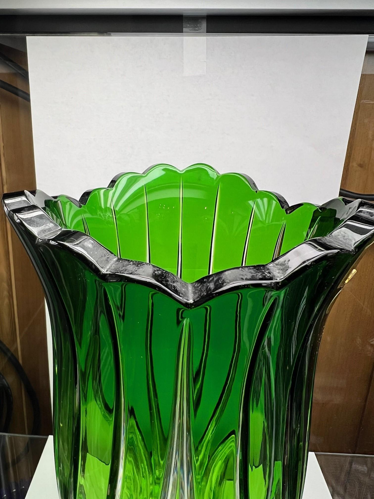 Vaso di cristallo verde di Caesar Crystal Bohemia Co. Repubblica Ceca in vendita 6