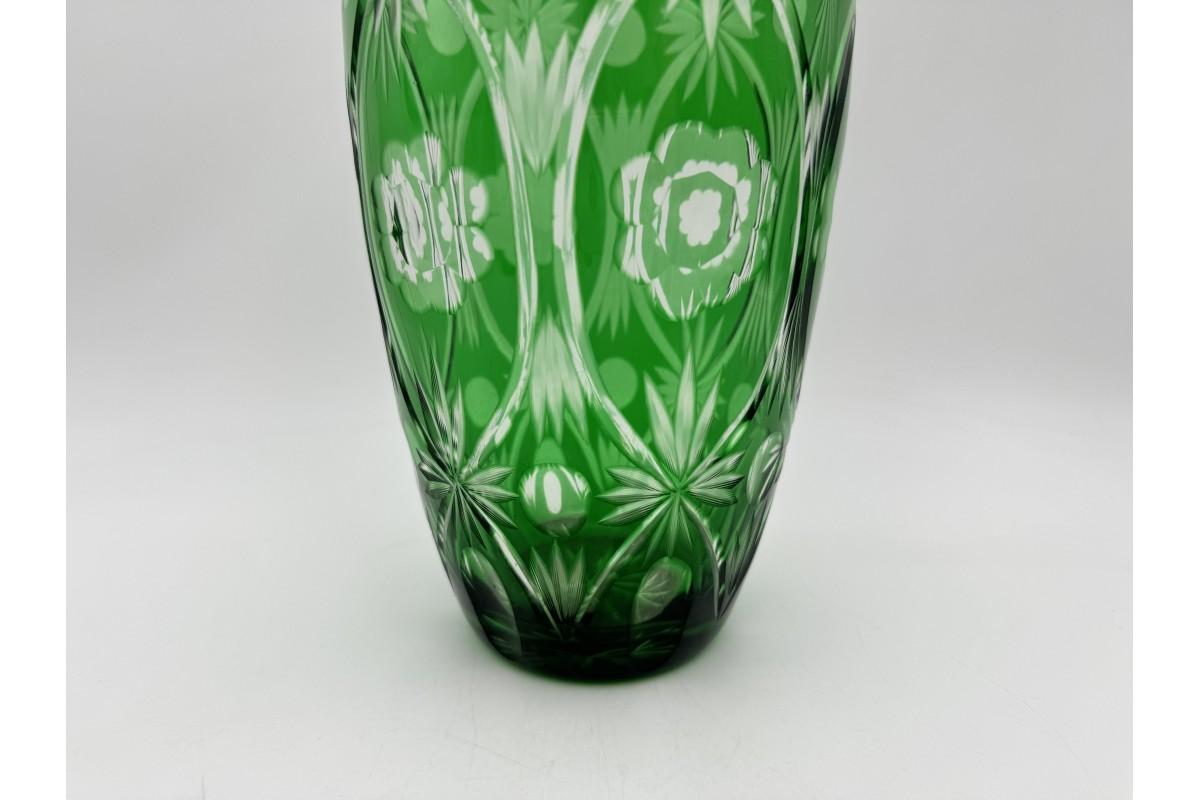Kristall, grüne Vase. Herkunft: Polen in den 1970er Jahren.

Guter Zustand, leichte Beschädigung am Rand, die auf dem Foto sichtbar ist.

Abmessungen: 25 x 13 cm.