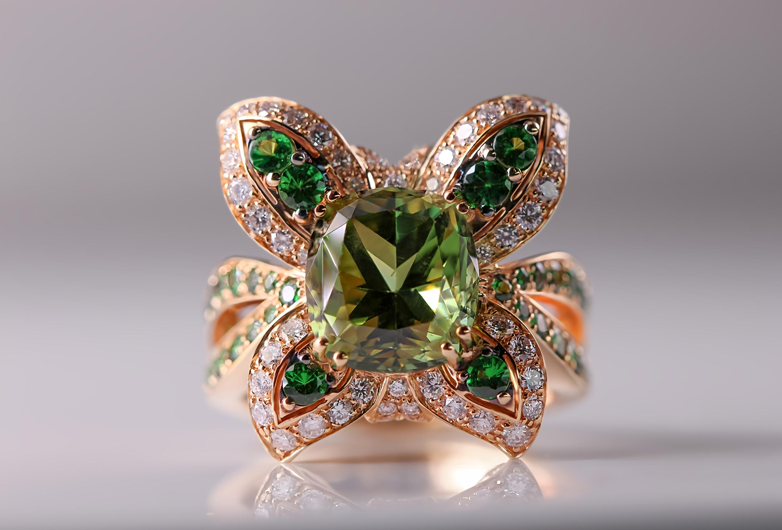 Women's or Men's Graceful Green Cushion-Cut Tourmaline Butterfly Ring in 18 Karat Rose Gold For Sale