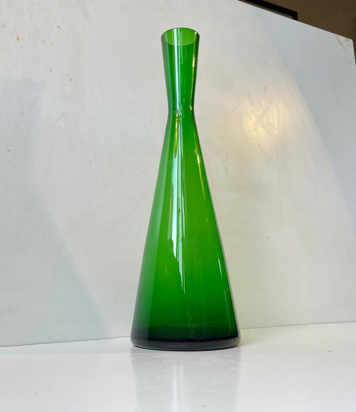 Green hand-blown Diablo shaped Glass Vase designed in 1956 by Per Lütken. Manufactured at Holmegaard in Denmark between 1956-65. Its very rare. Measurements: Height: 35 cm, Diameter: 11/4.5 cm. It can be used as a water bottle as well.