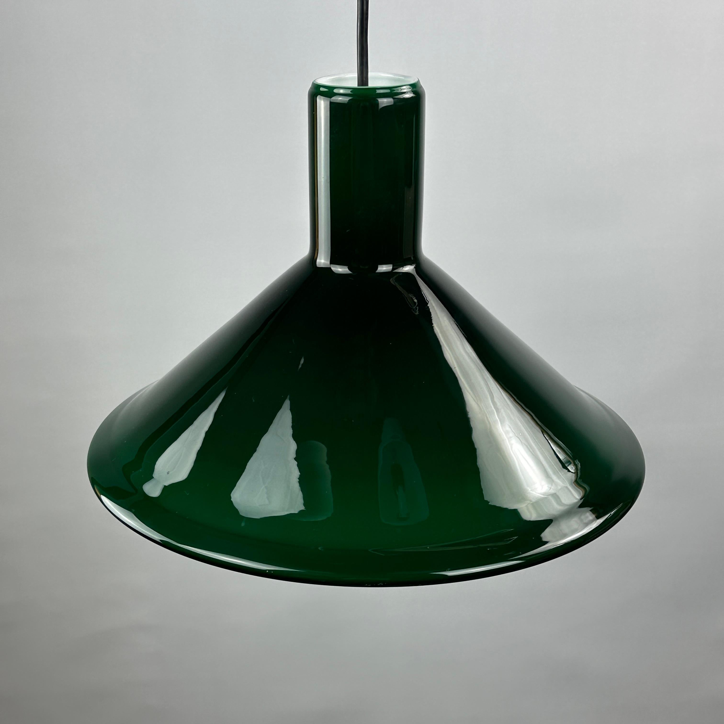 Green Danish glass pendant light Model P & T by Michael Bang for Holmegaard 1972 For Sale 4