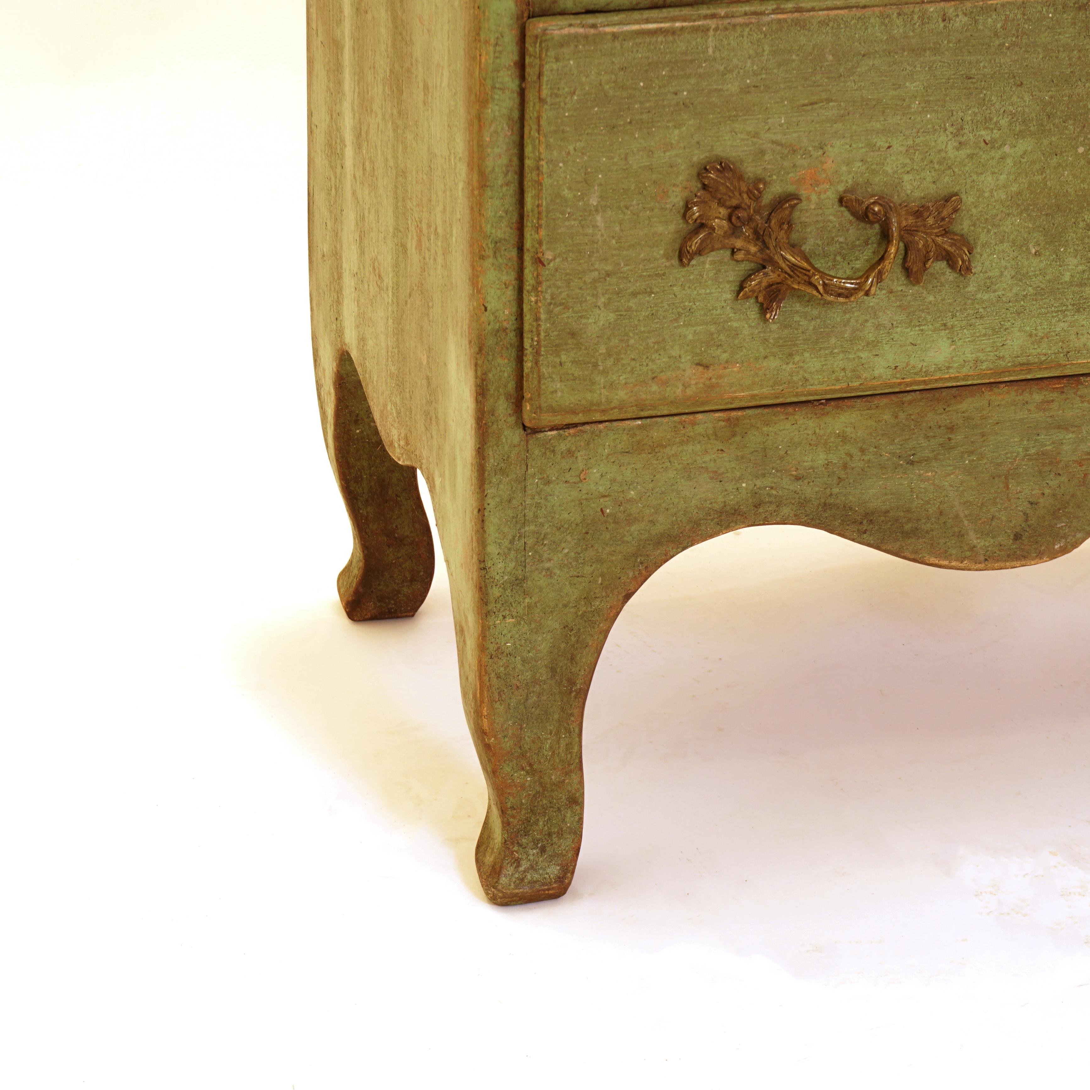 Green Decorated 18th Century Swedish Rococo Commode / Chest of Drawers In Good Condition For Sale In Aabenraa, DK