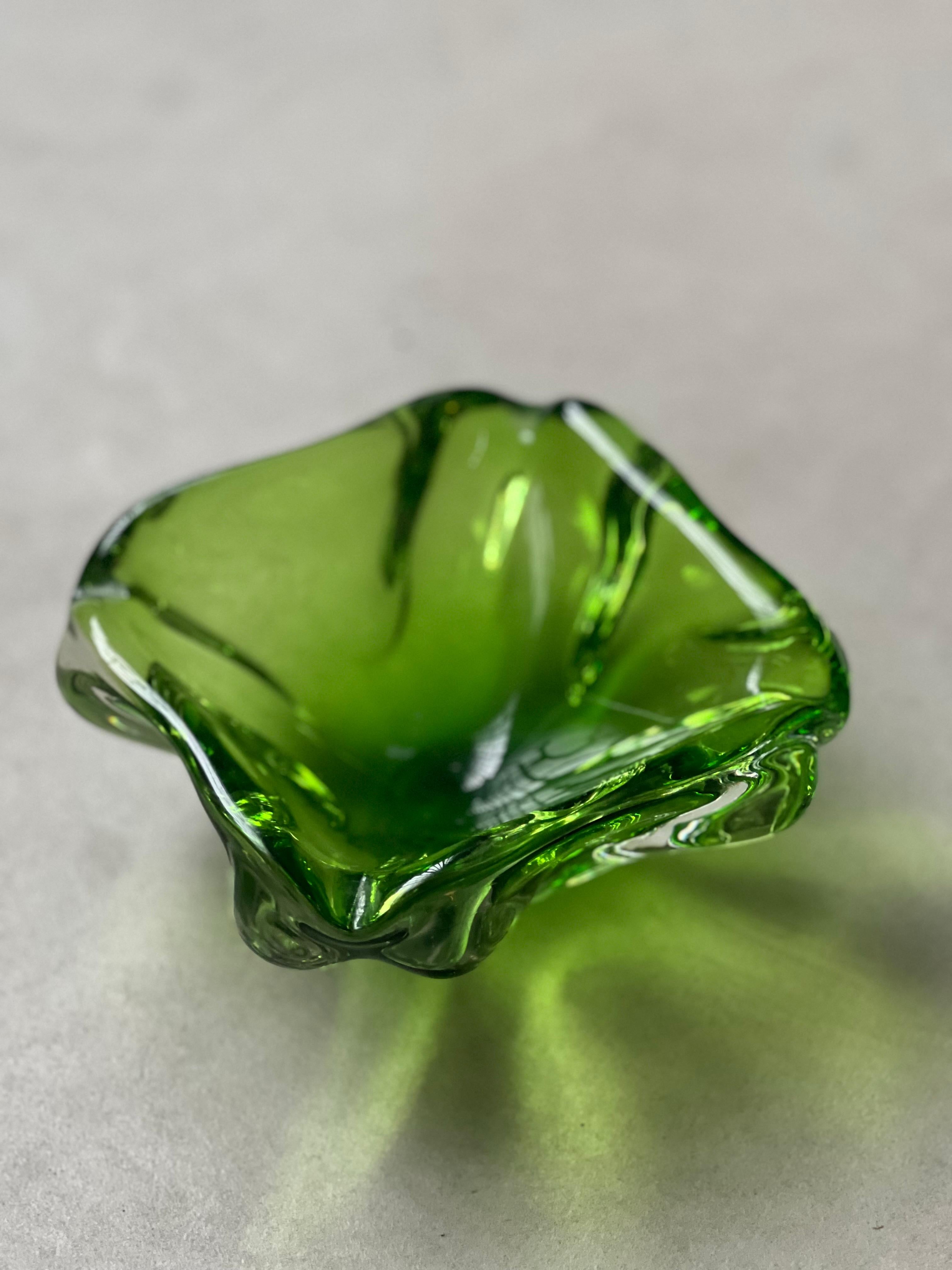 Cristal de Murano verde , cristal contemporáneo de los años 60 hecho a mano en Italia en venta 6
