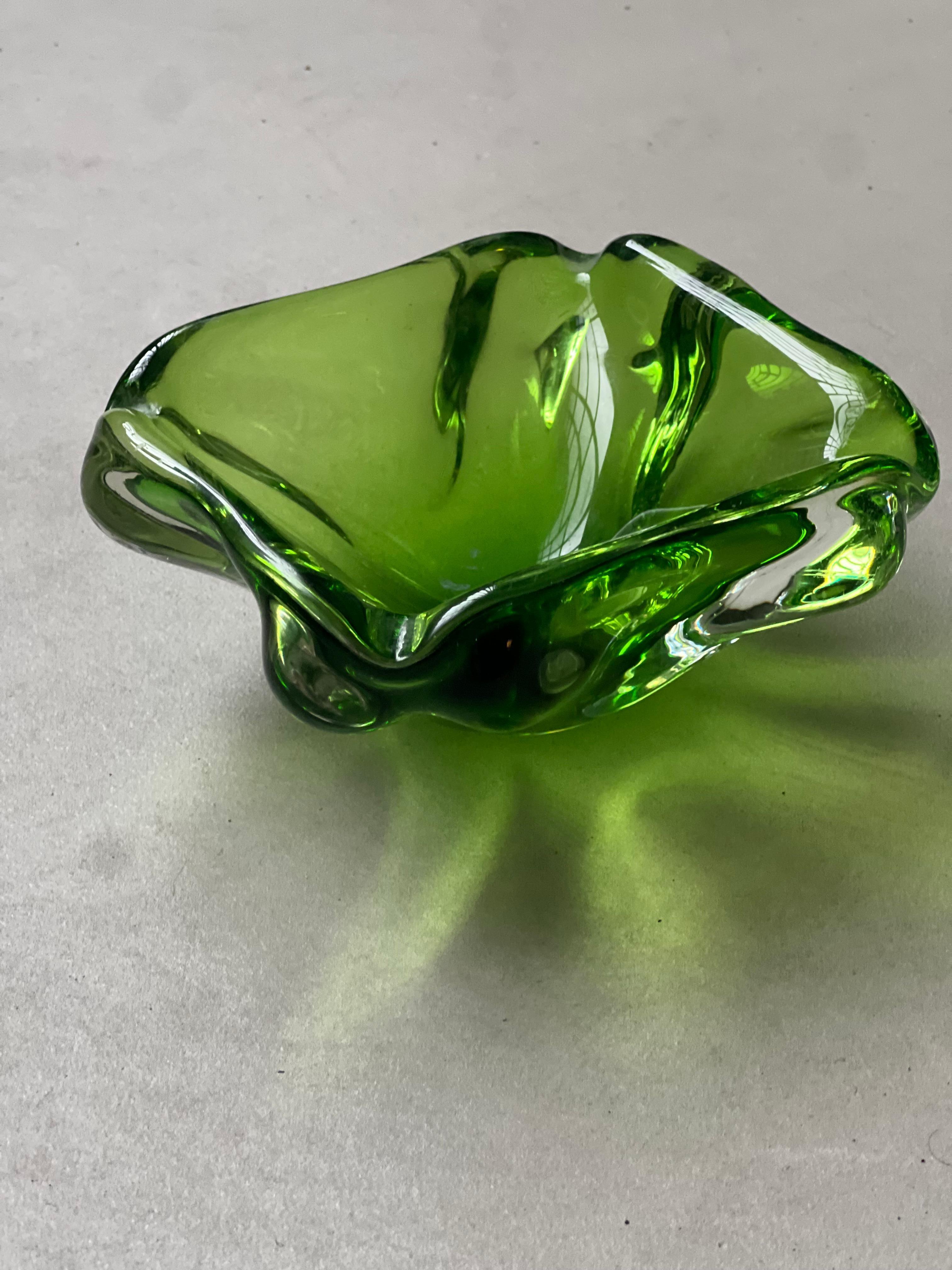 Cristal de Murano verde , cristal contemporáneo de los años 60 hecho a mano en Italia en venta 7