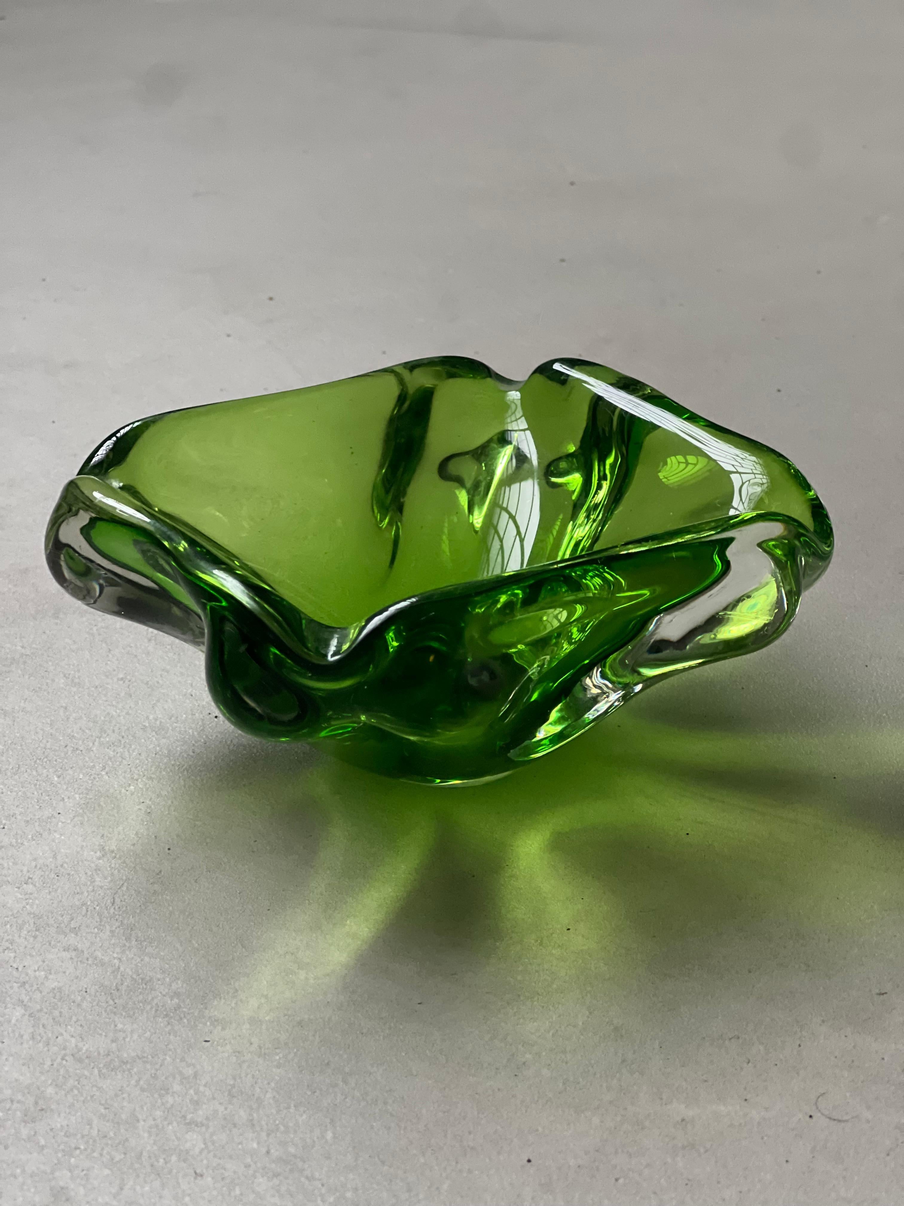 Cristal de Murano verde , cristal contemporáneo de los años 60 hecho a mano en Italia en venta 8