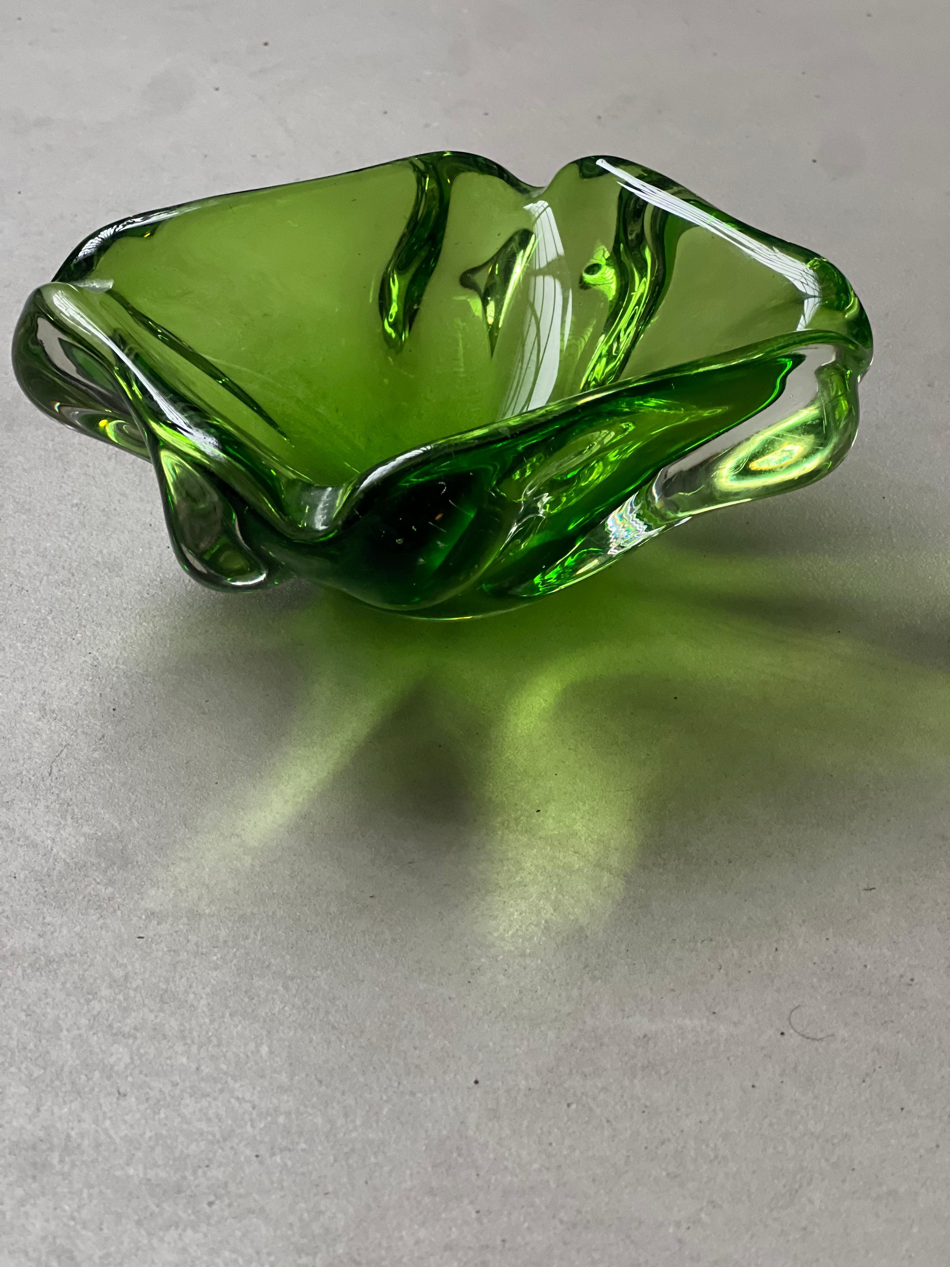 Cristal de Murano verde , cristal contemporáneo de los años 60 hecho a mano en Italia en venta 9