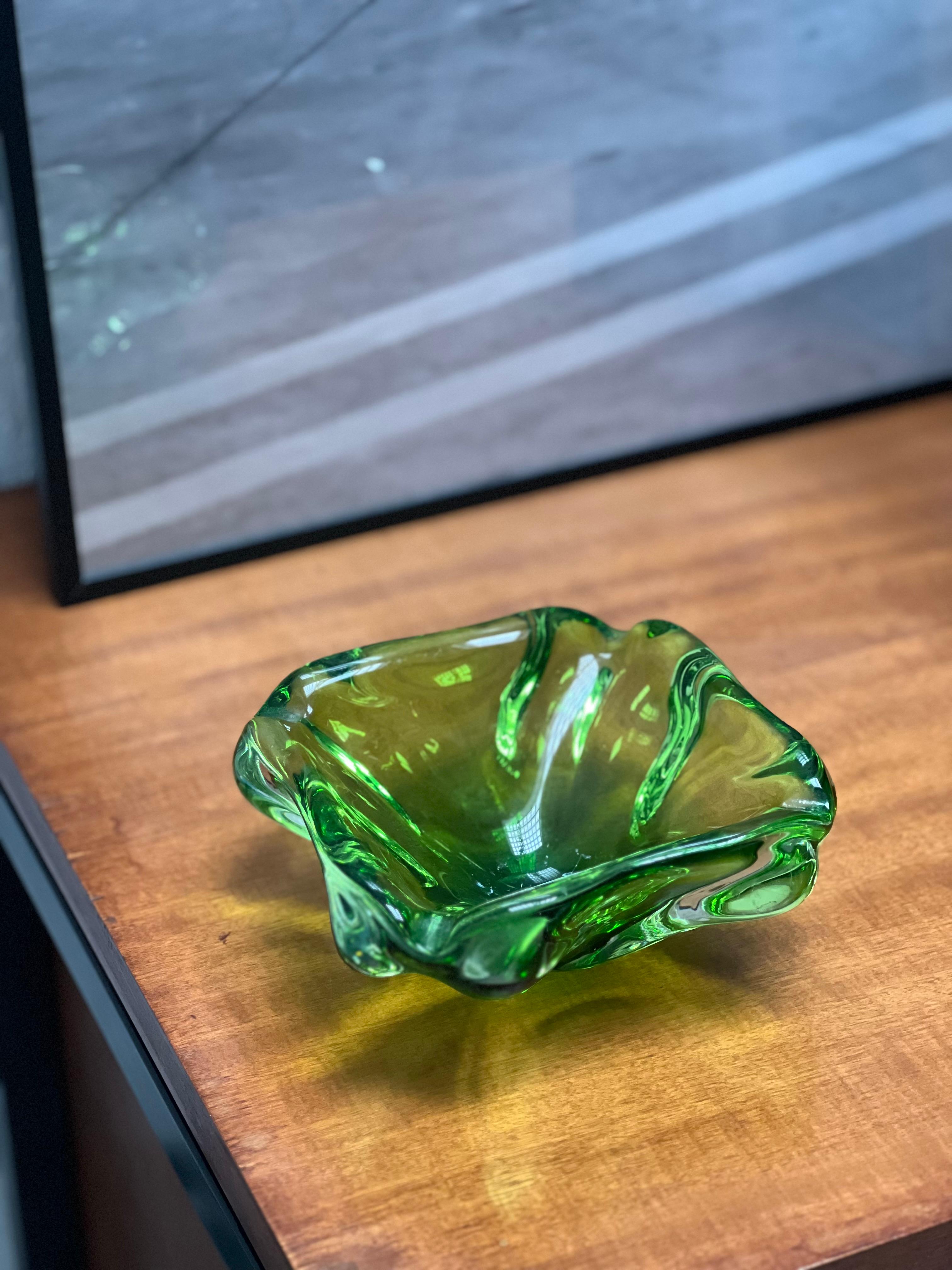 Cristal de Murano verde , cristal contemporáneo de los años 60 hecho a mano en Italia Italiano en venta