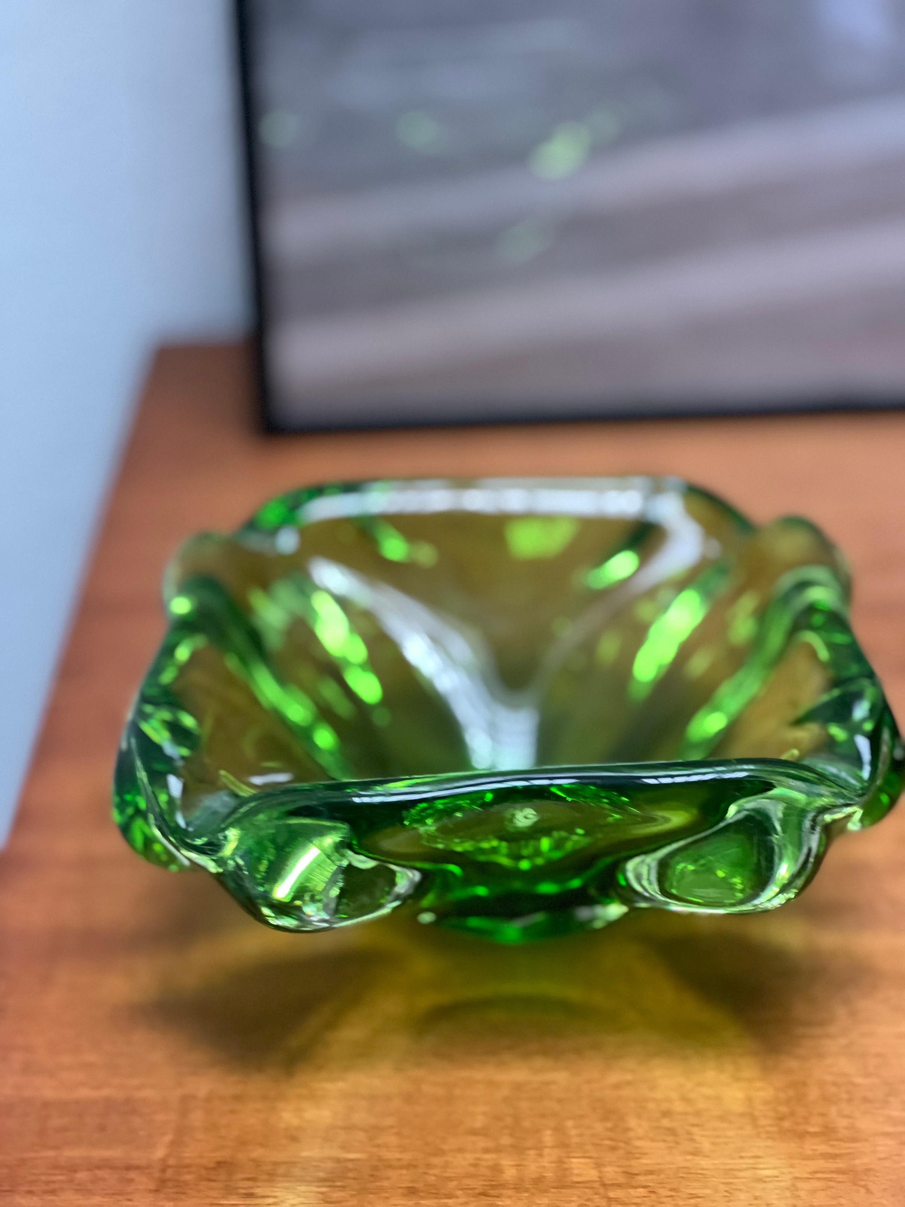 Cristal de Murano verde , cristal contemporáneo de los años 60 hecho a mano en Italia en venta 3