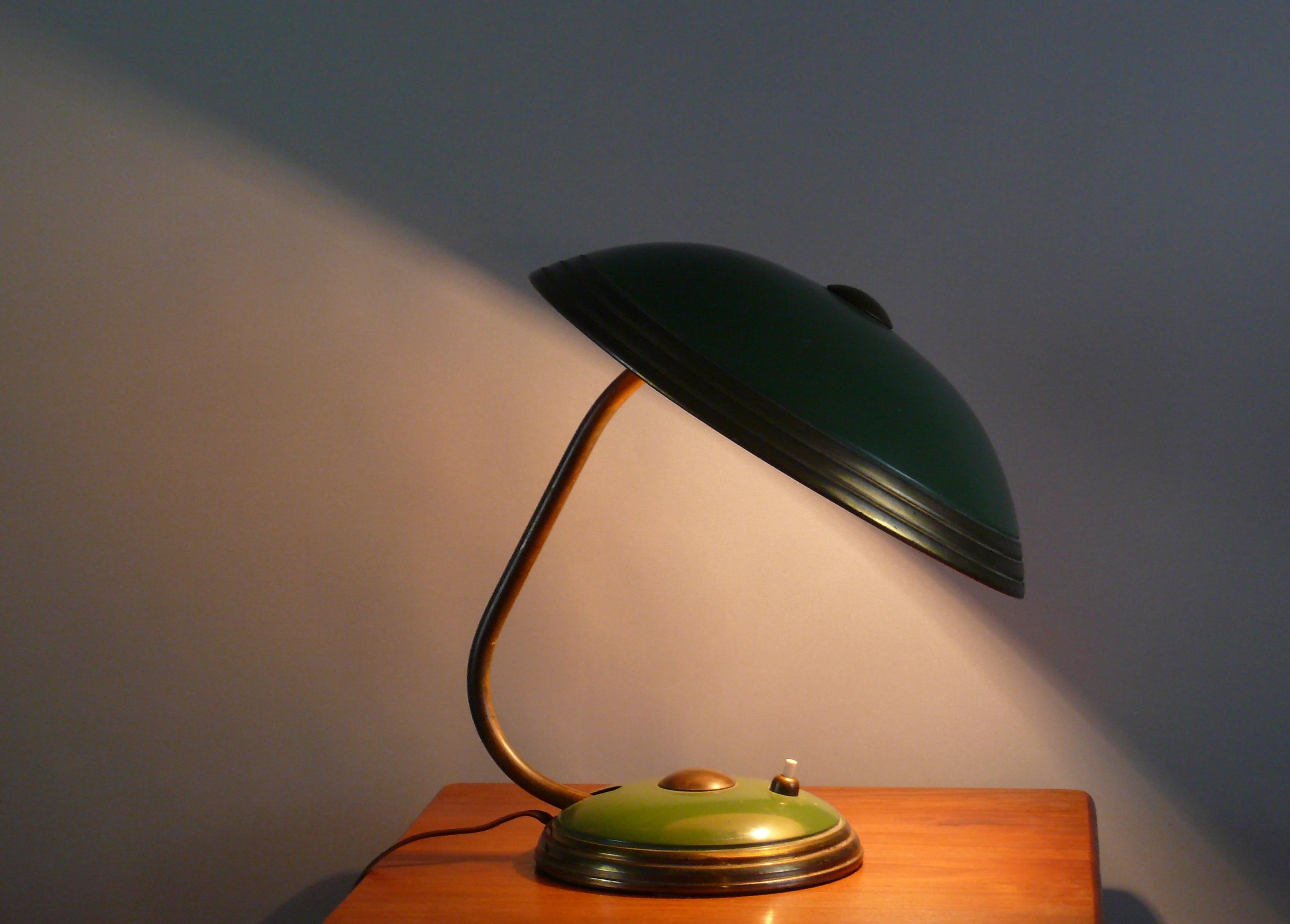 Mid-Century Modern Lampe de bureau verte par Helo Leuchten Allemagne, années 1950 en vente