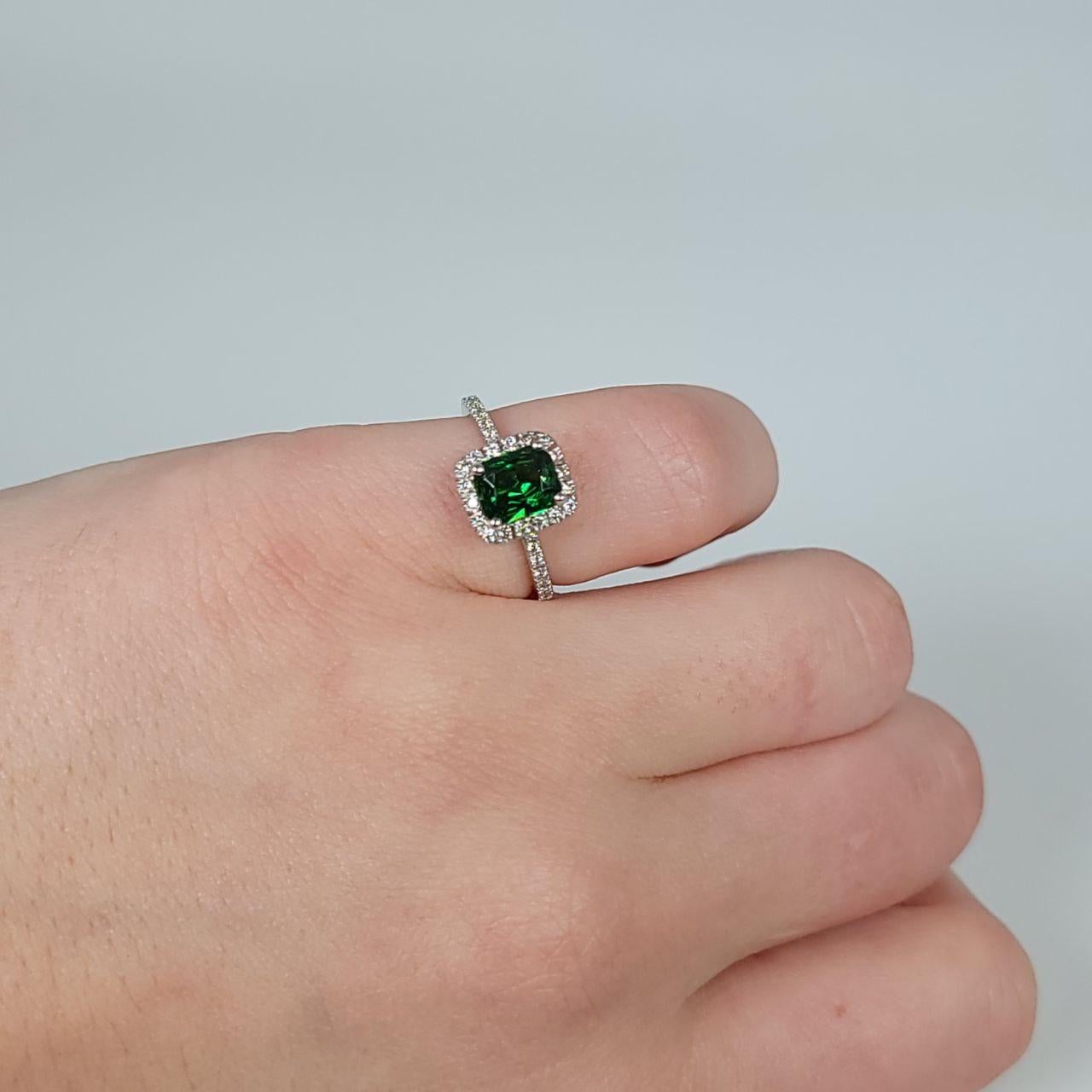 what is the average carat of an engagement ring