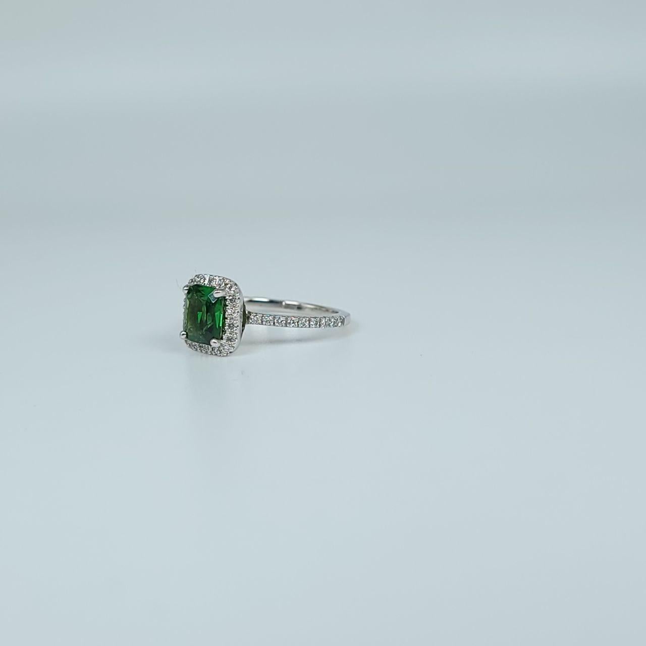 Green Diamaond Ring Engagement Ring 14 Karat White Gold Tsavorite Diamond Ring In New Condition For Sale In Jupiter, FL