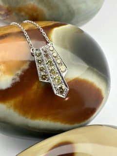 Collier pendentif en platine et diamants verts