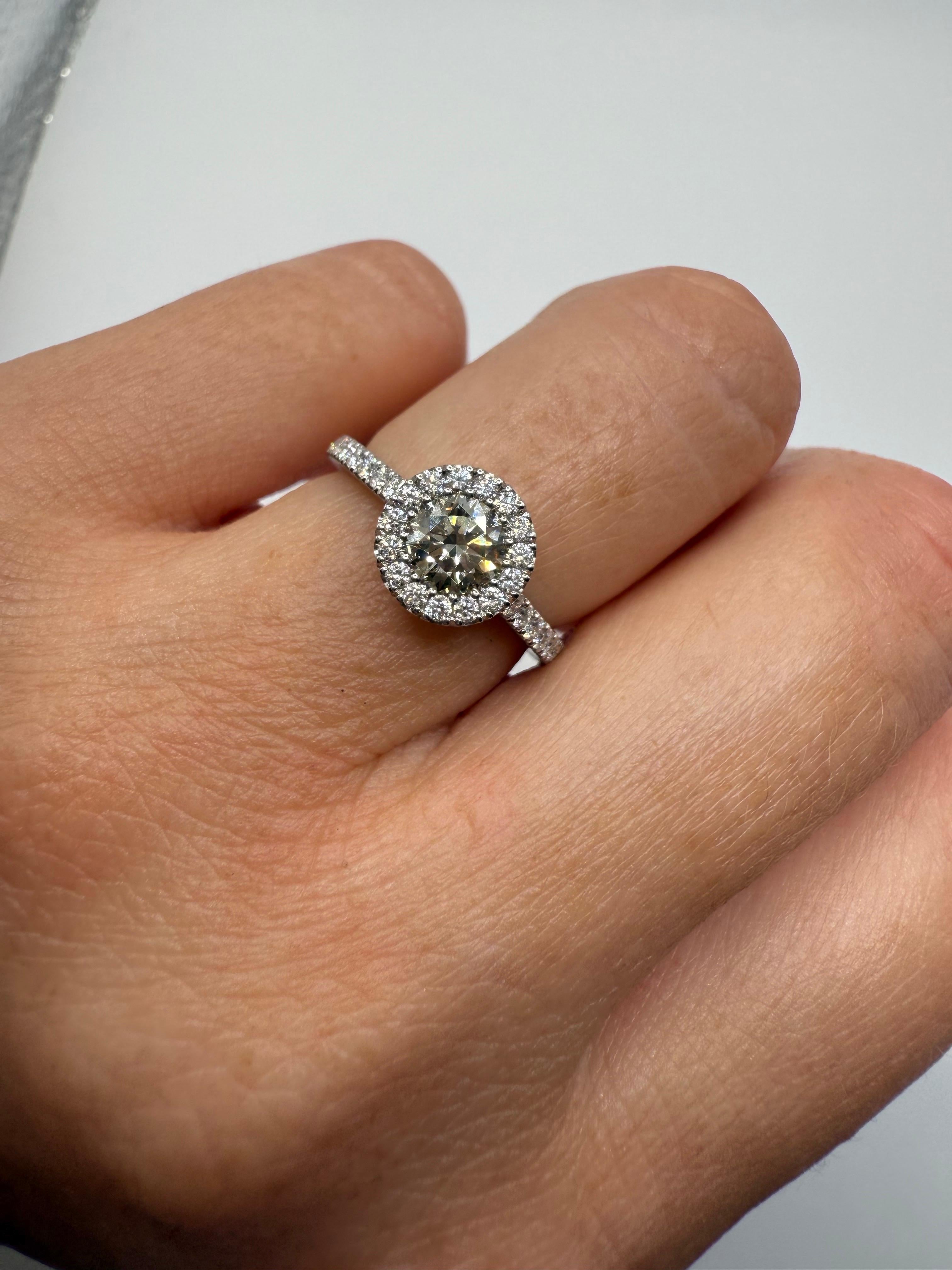 Women's or Men's Green Diamond ring 18KT gold Halo engagement ring custom made For Sale