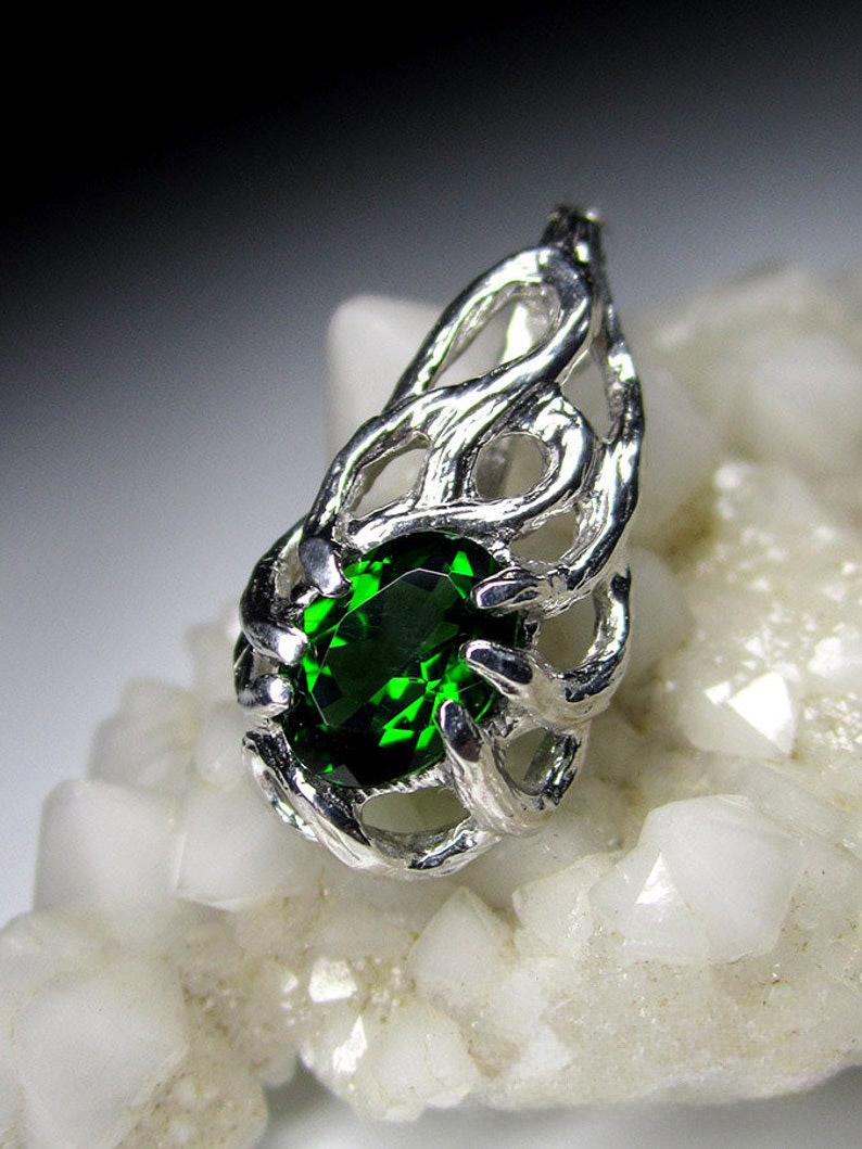 Green Diopside Silver Pendant Deep Green Gemstone Mary Jane Spider Man Style  For Sale 2