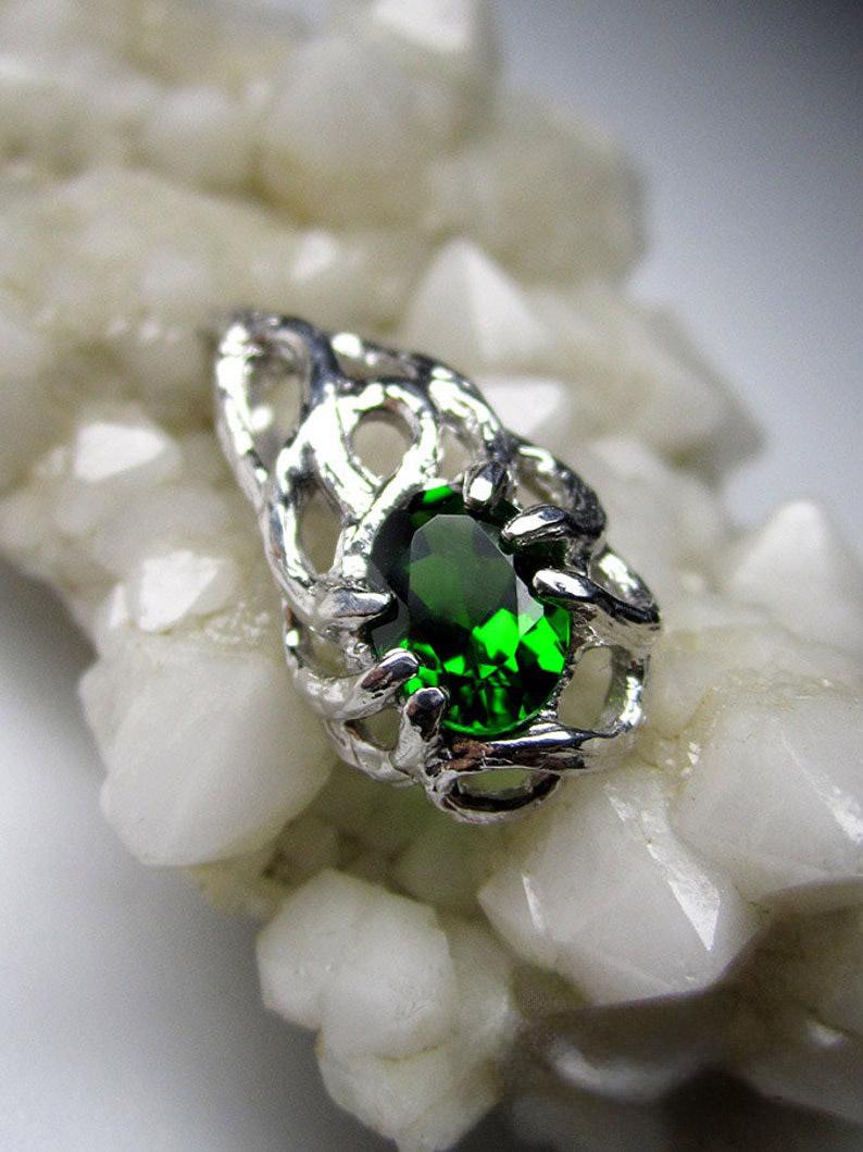 Green Diopside Silver Pendant Deep Green Gemstone Mary Jane Spider Man Style  For Sale 3