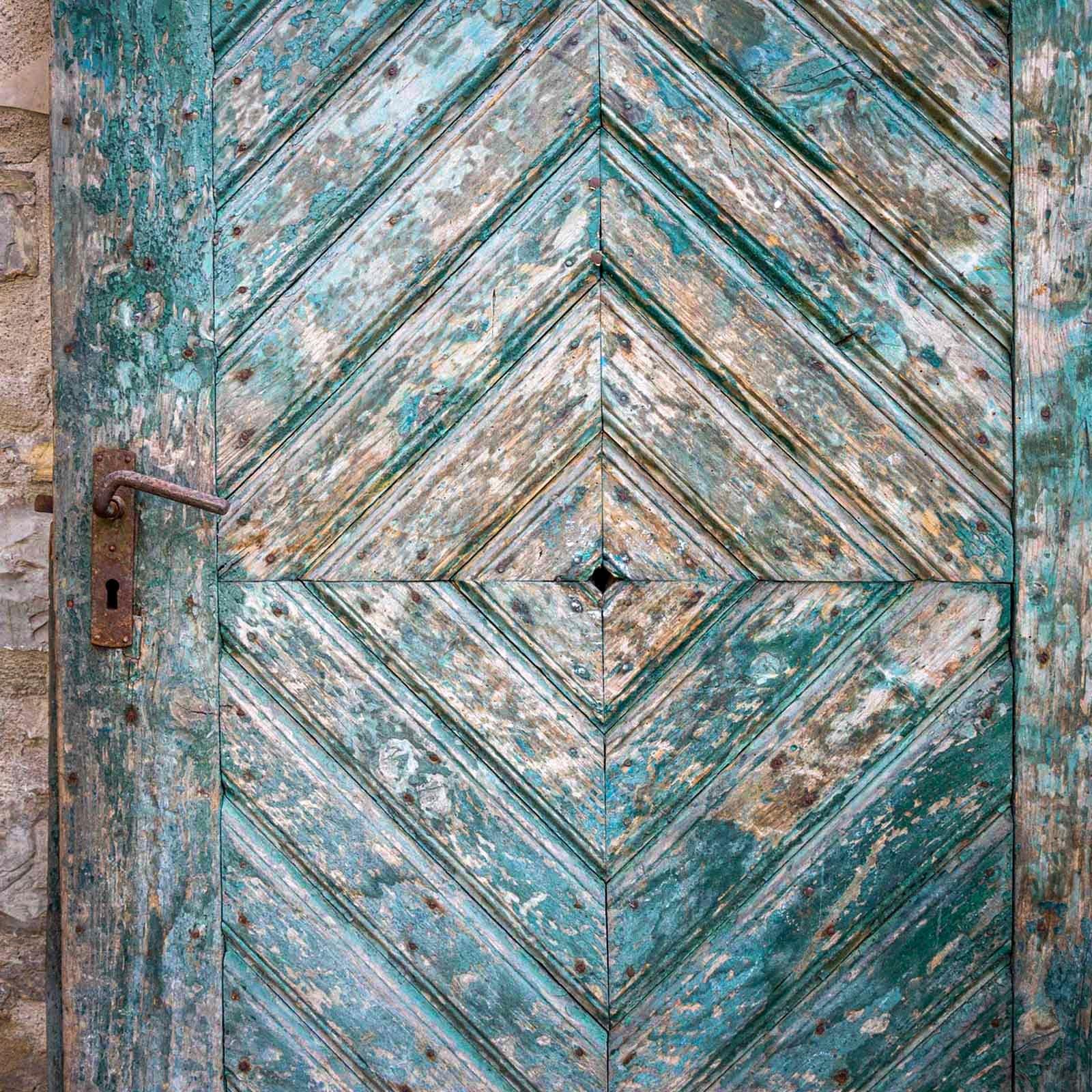 Puerta Verde con Diseño Chevron Alemán en venta