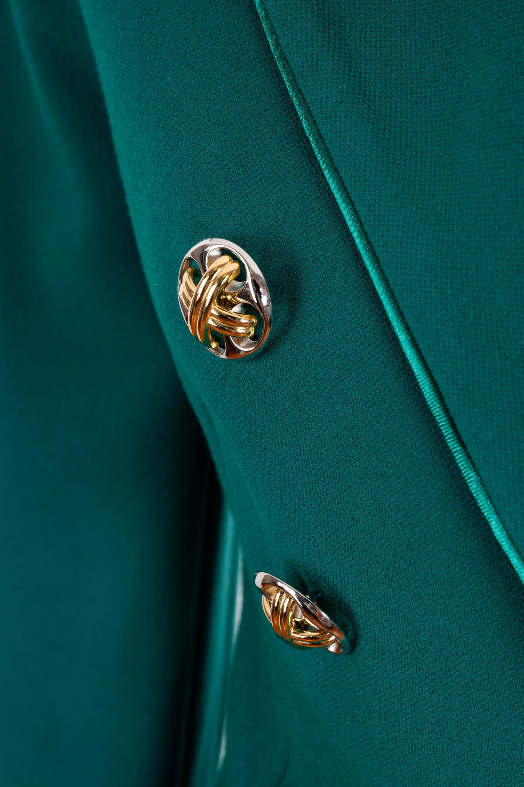 Our signature double-breasted blazer in emerald green, a nod to the Pantone Color of the Year. A style that looks equally chic worn with the matching pencil skirt or jeans
