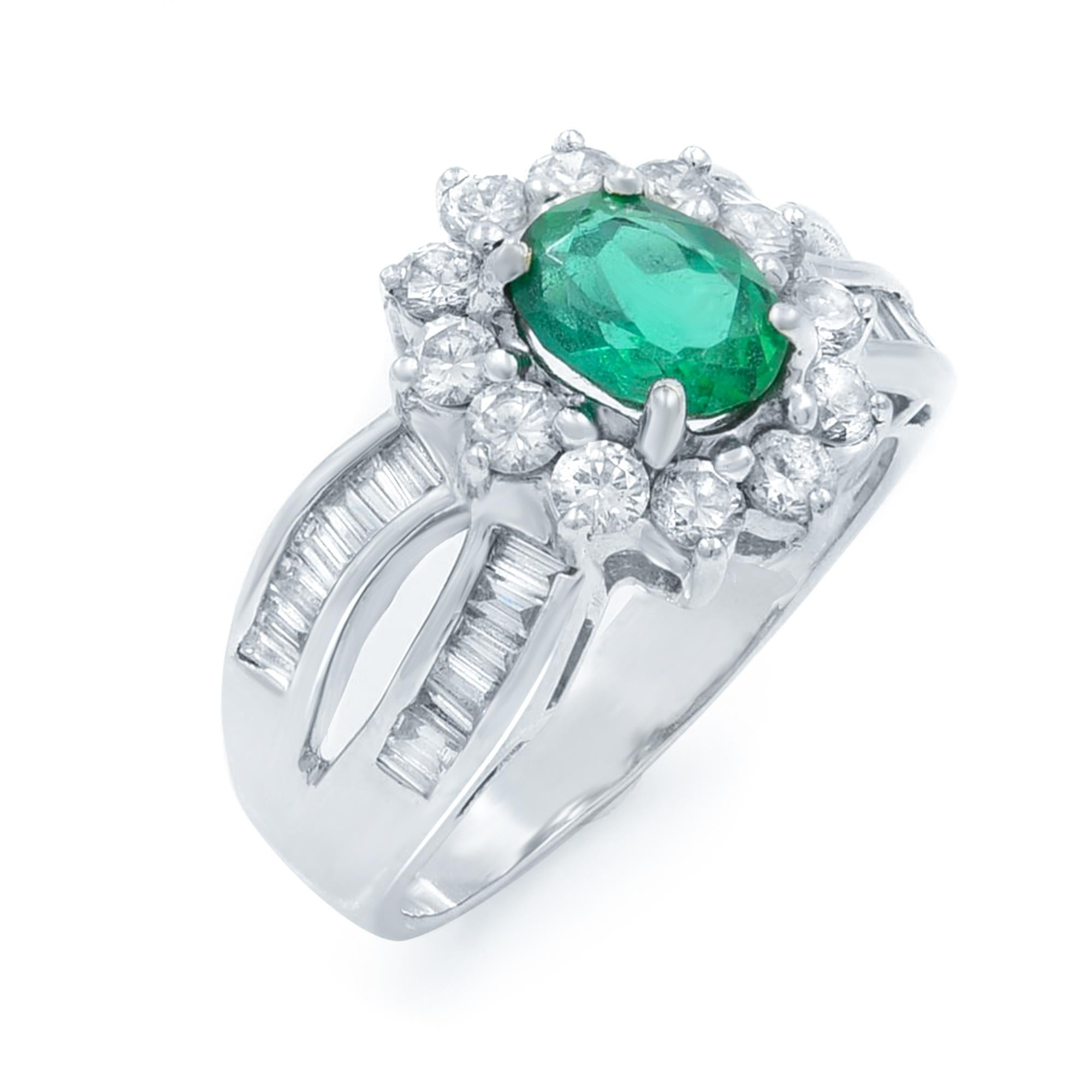 Oval Cut Green Emerald 1.00cts and Diamond 1.50cts Engagement Ring 18k White Gold For Sale