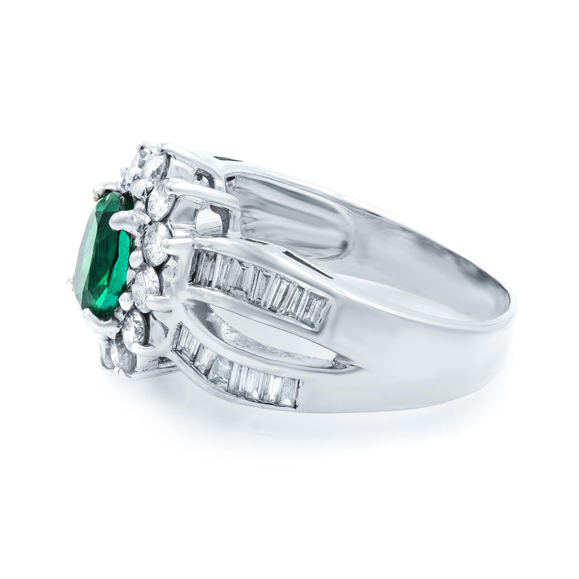 Green Emerald 1.00cts and Diamond 1.50cts Engagement Ring 18k White Gold In New Condition For Sale In New York, NY