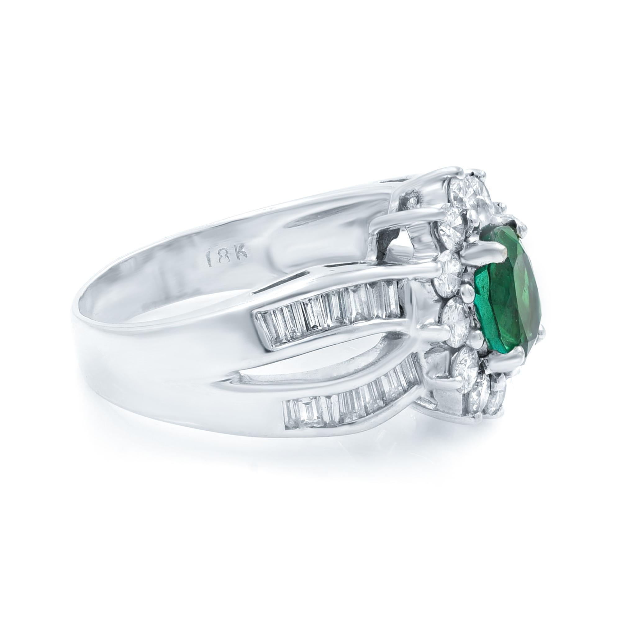 Women's Green Emerald 1.00cts and Diamond 1.50cts Engagement Ring 18k White Gold For Sale