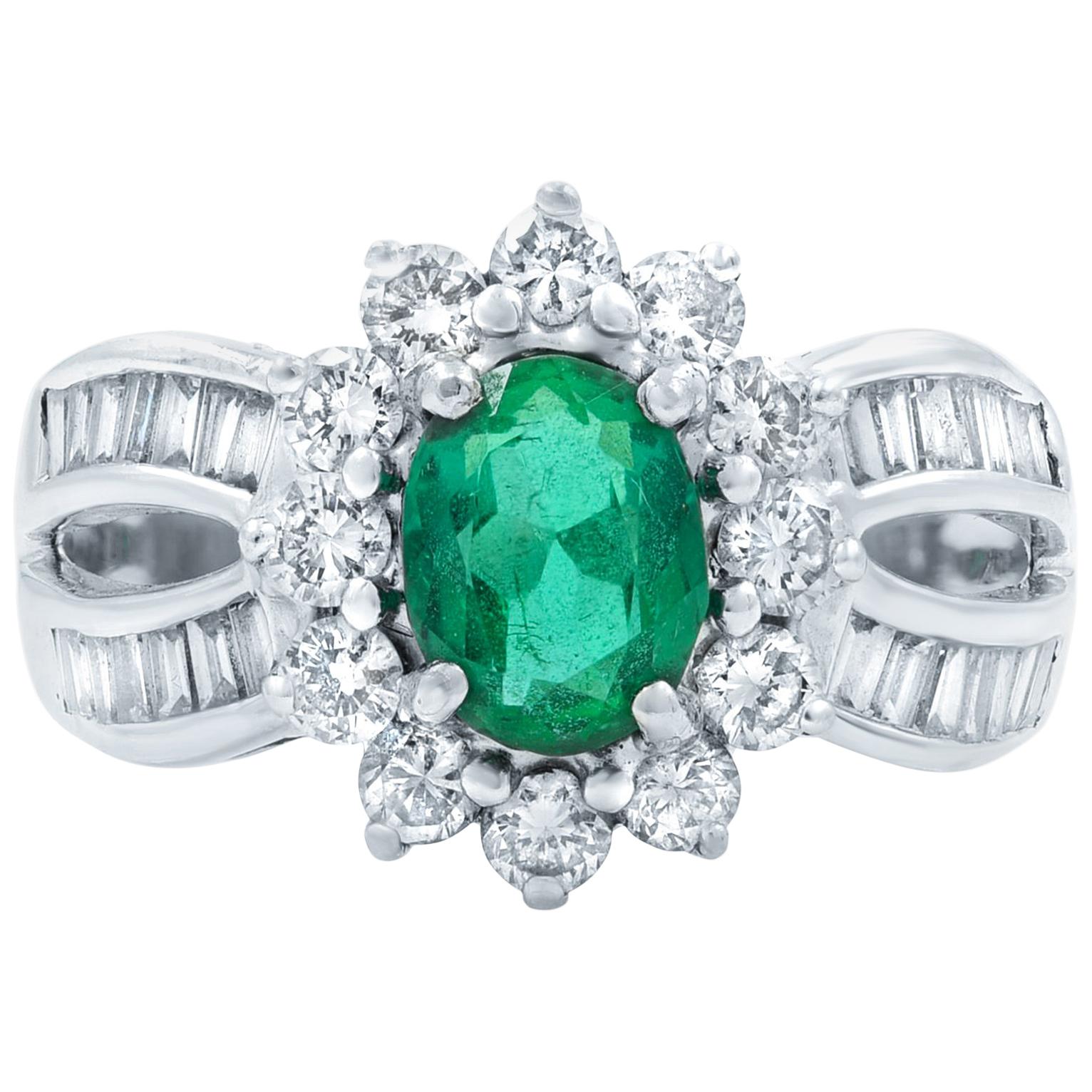 Green Emerald 1.00cts and Diamond 1.50cts Engagement Ring 18k White Gold For Sale